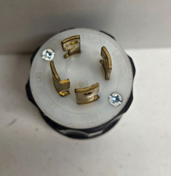 LEVITON 30A 460V 3P 4W LOCKING PLUG 2731