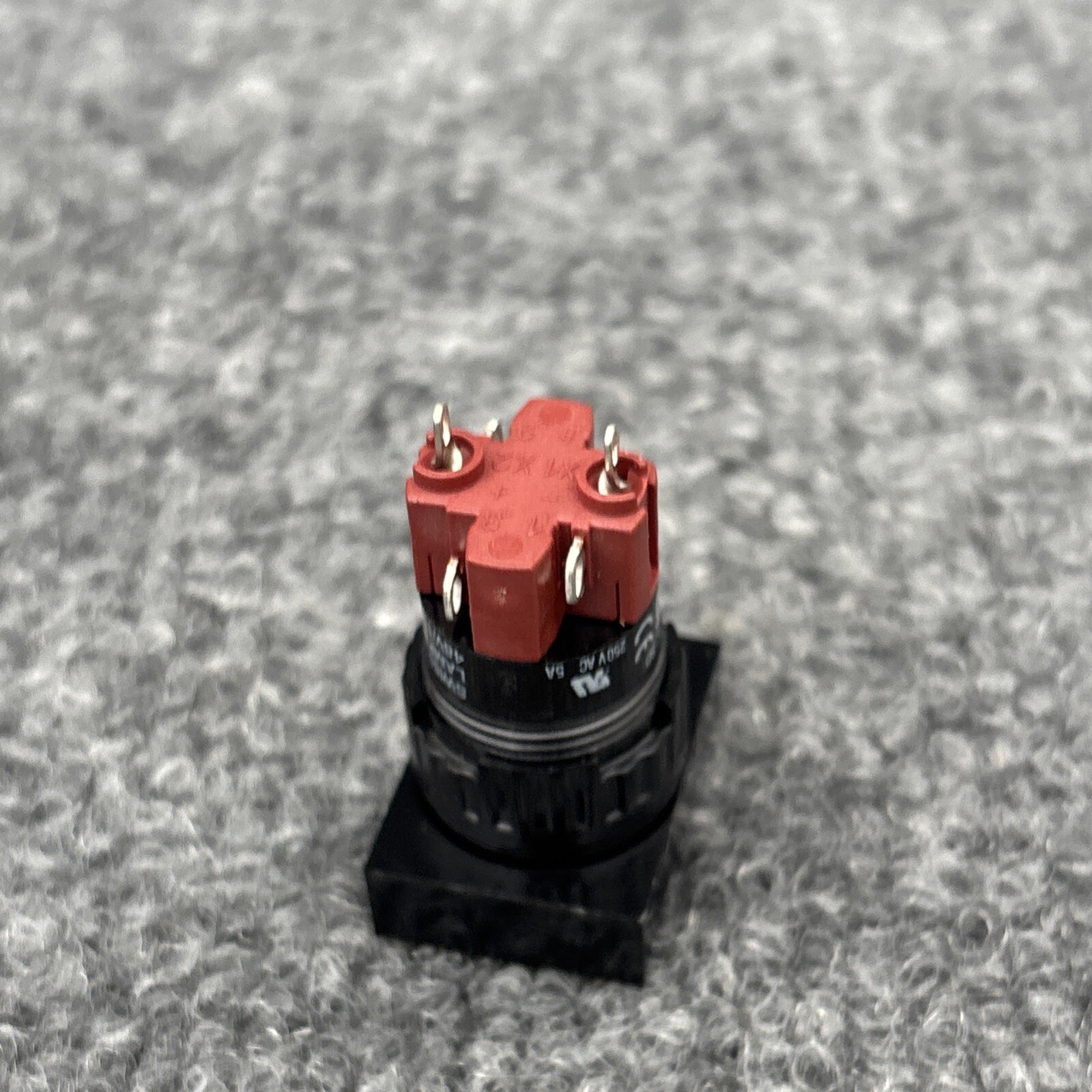 EAO 31-121.0252 Push button switch New Other