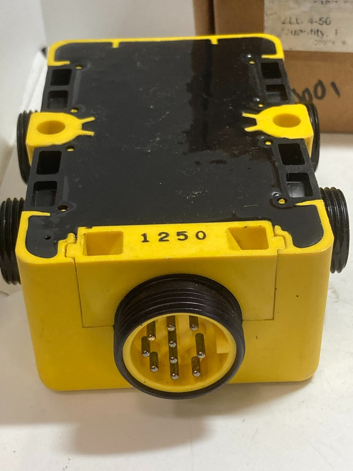 LUMBERG ZLU 4-50 DISTRIBUTION BOX 4 PORTS 10 POLE QUICK DISCONNECT NIB