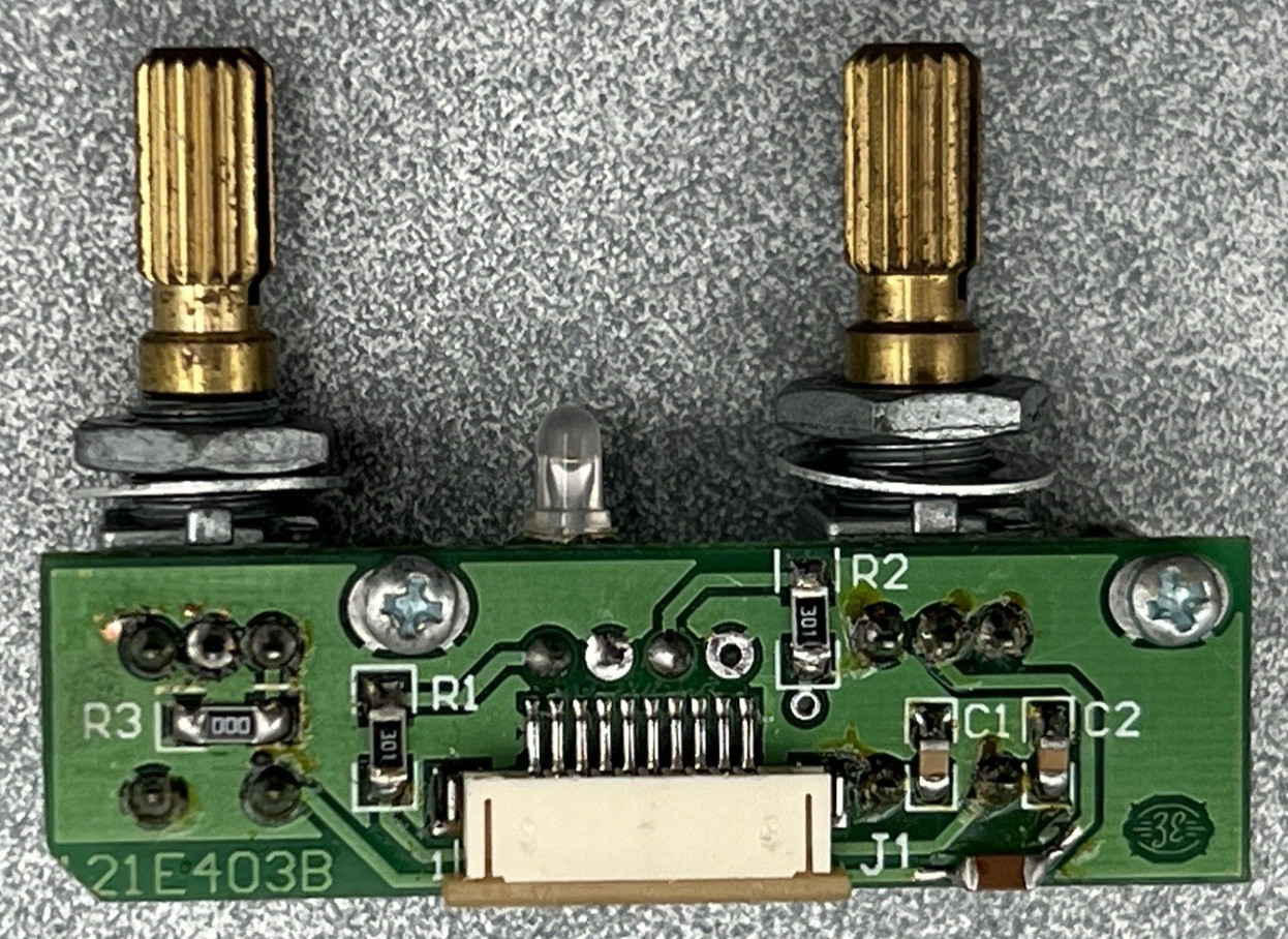 (4) PC 1-0 VOL / ON-OFF SQUELCH 121E403B CIRCUIT BOARD GREEN/RED LED 94V-0