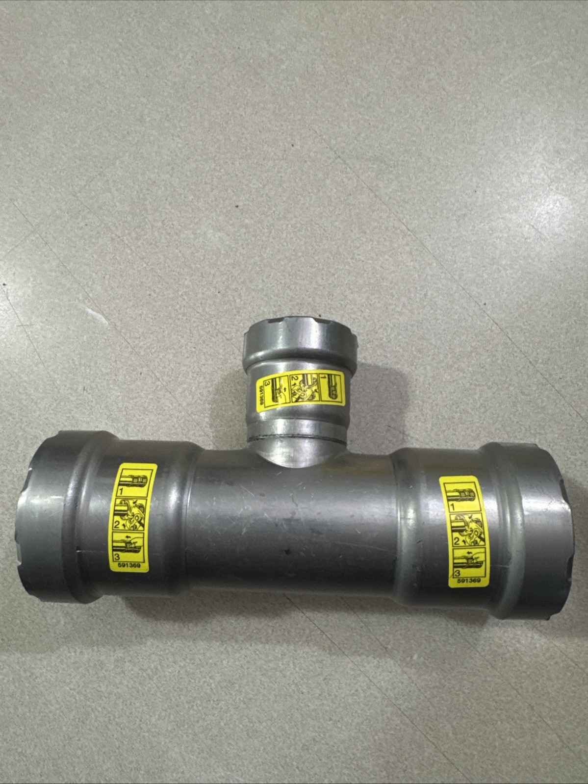 Viega 1-1/2″ x 1-1/2″ x 1″ MegaPressG #25371