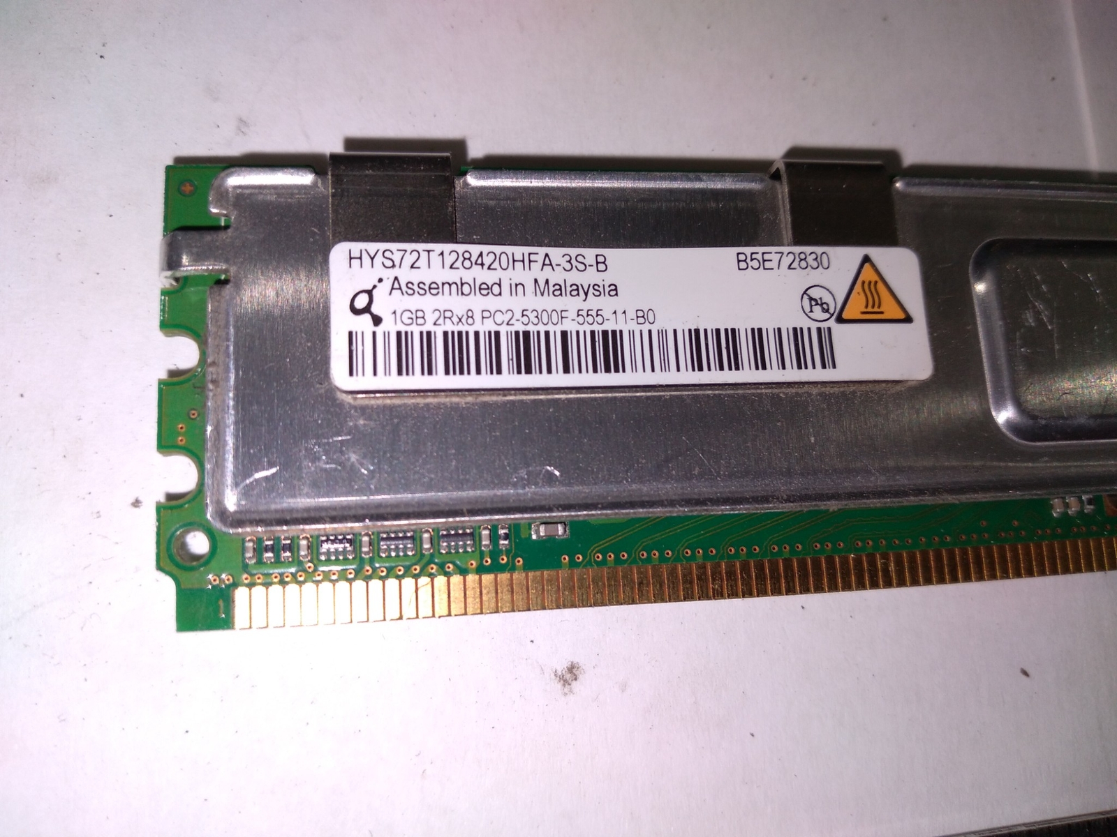 HYS72T128420HFA-3S-B 1GB 2RX8 PC2-5300F-555-11-B0