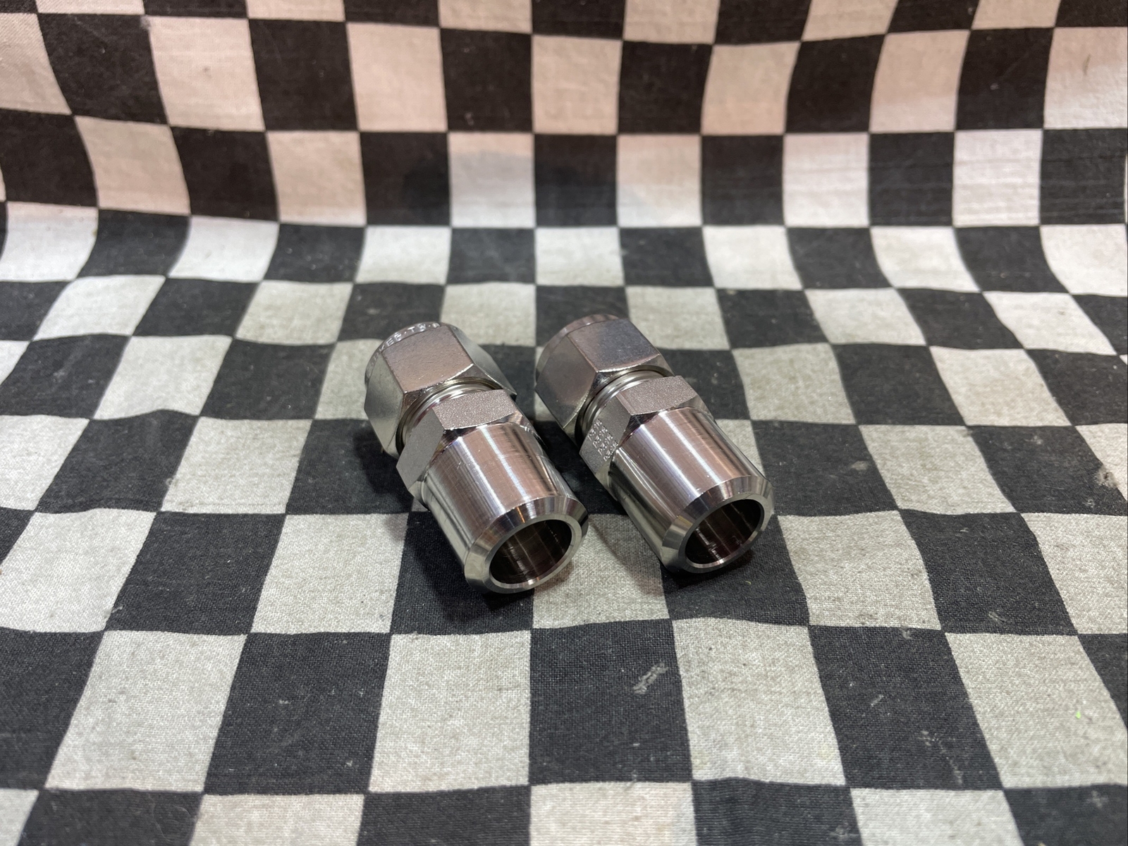 PARKER 8-1/2 ZHLW2-316, 81/2ZHLW2316, Male Connector 1/2″ T, LOT OF 2 #R50