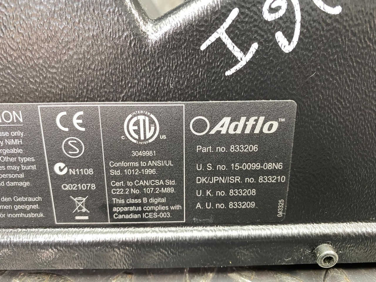 3M Adflo 833206 Six-Bay NiMH Battery Charger 1.4A 7-20VDC