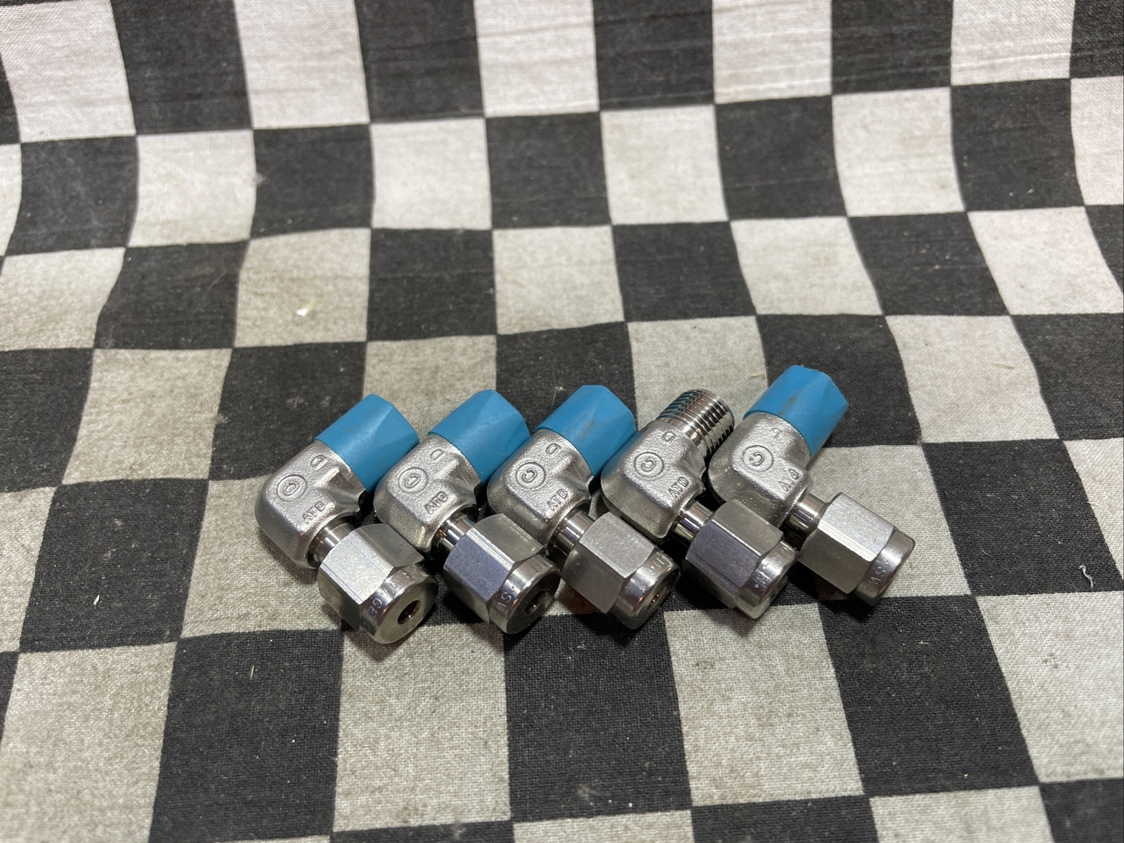 SWAGELOK SS-200-2-2, SS-200-2-4, ELBOW MALE 1/8″, LOT OF 9 SHIPSAMEDAY #1326V31