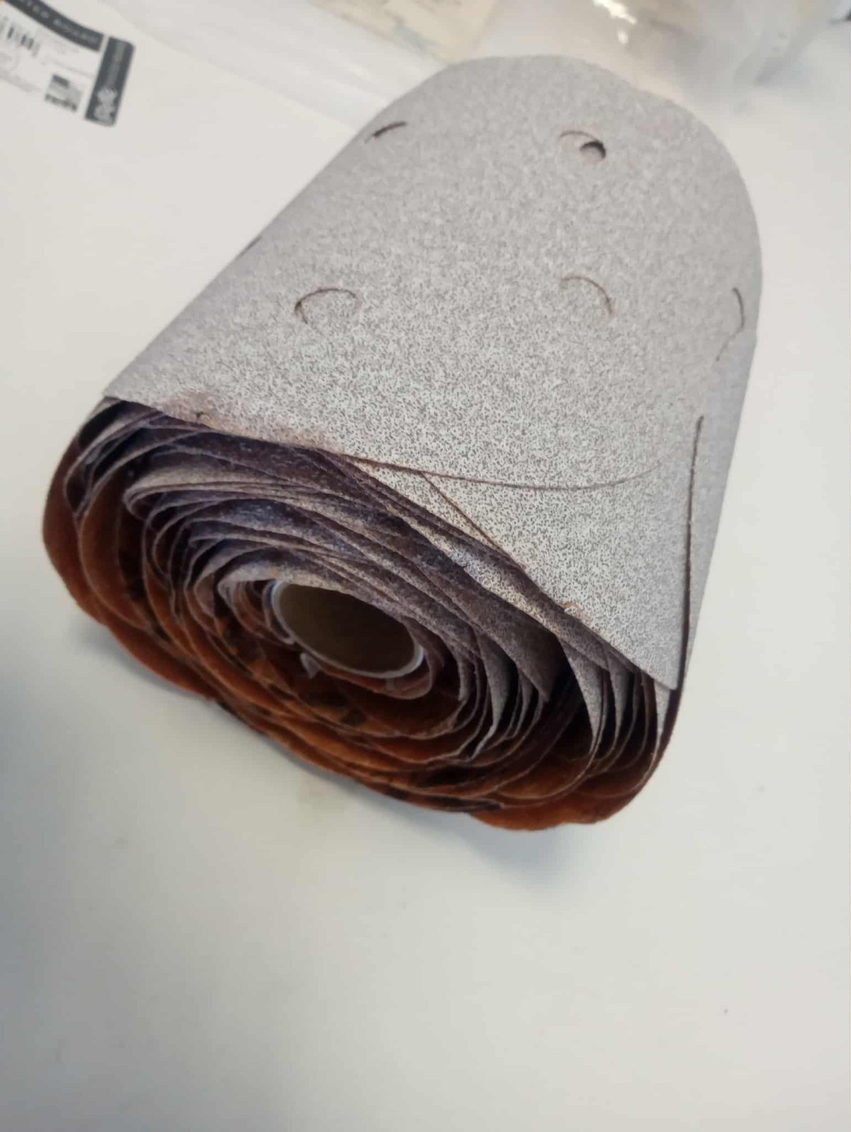 Norton 31498 5″ Dia PSA Disc Roll: 80 Grit, Aluminum Oxide Medium Grade, B-Weig