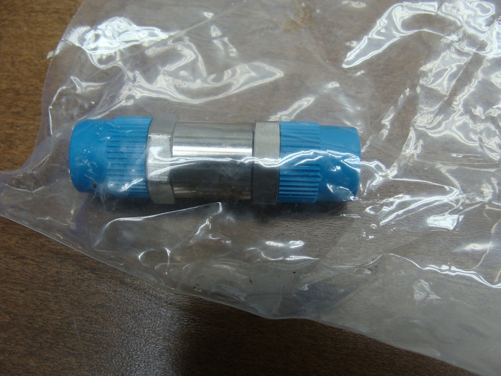 SWAGELOK SST POPPET CHECK VALVE SS-4C2-1 FIXED PRESSURE 1/4″ MNPT 1 PSIG