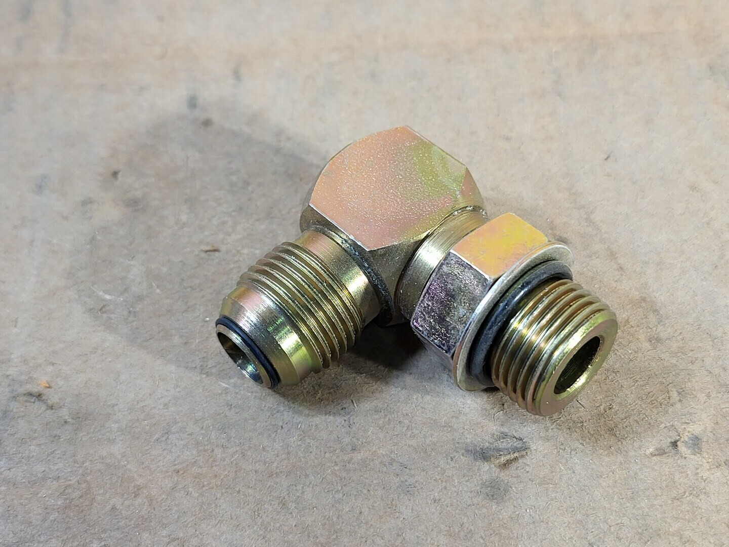 SURPLUS NEW KOMATSU WB0508 90 Deg Elbow Fittings (Box of 2) – Heavy Machinery