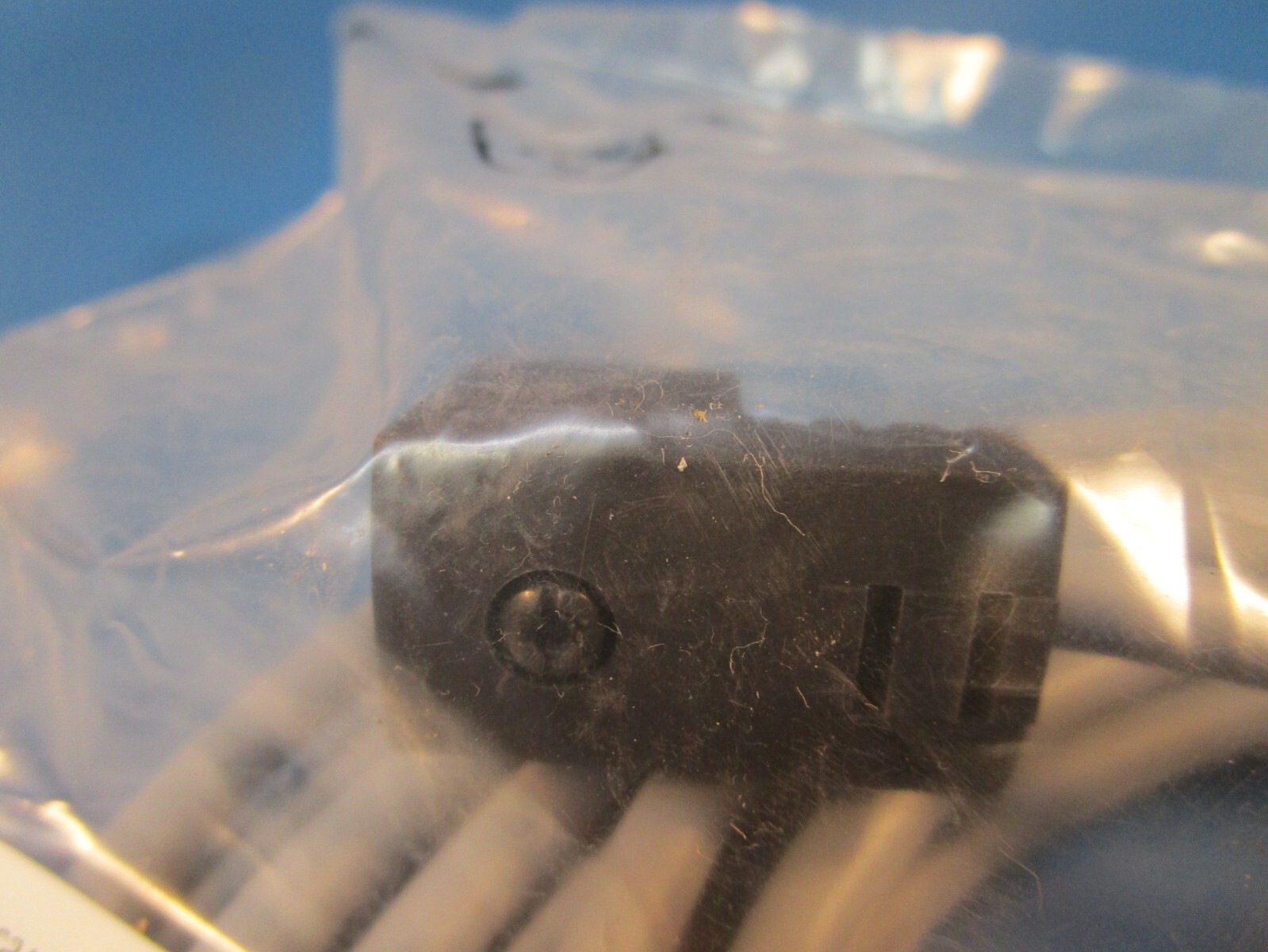Festo KMEB-1-24-5-LED, 151689, Angled plug socket & central M2.5 screw, 3 pins