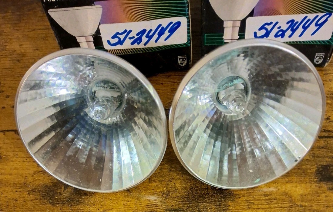 Lot Of 2 Philips 057B15d HALOGEN Aluminum Reflector Lamps 25deg 50W 12V