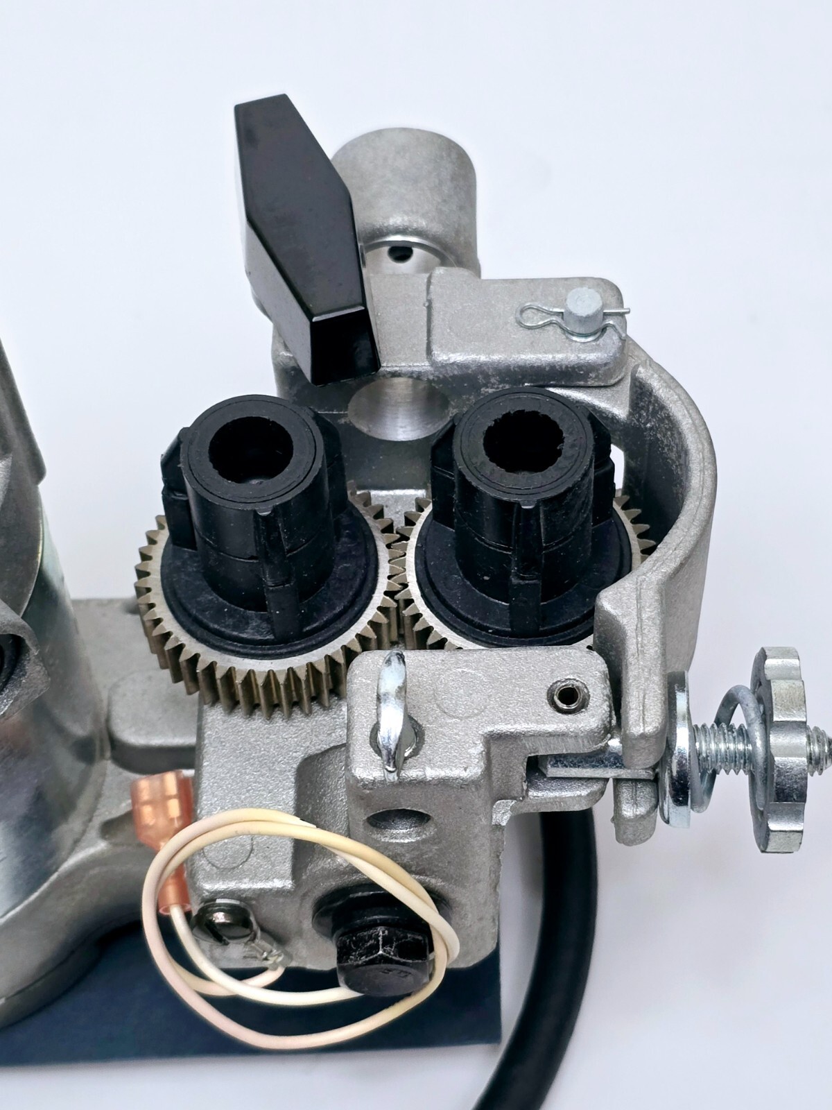STATUCE ELECTRIC WIRE FEED DRIVE ELECTRIC MOTOR 5048-001 P/N 089365 MILLER S-32S
