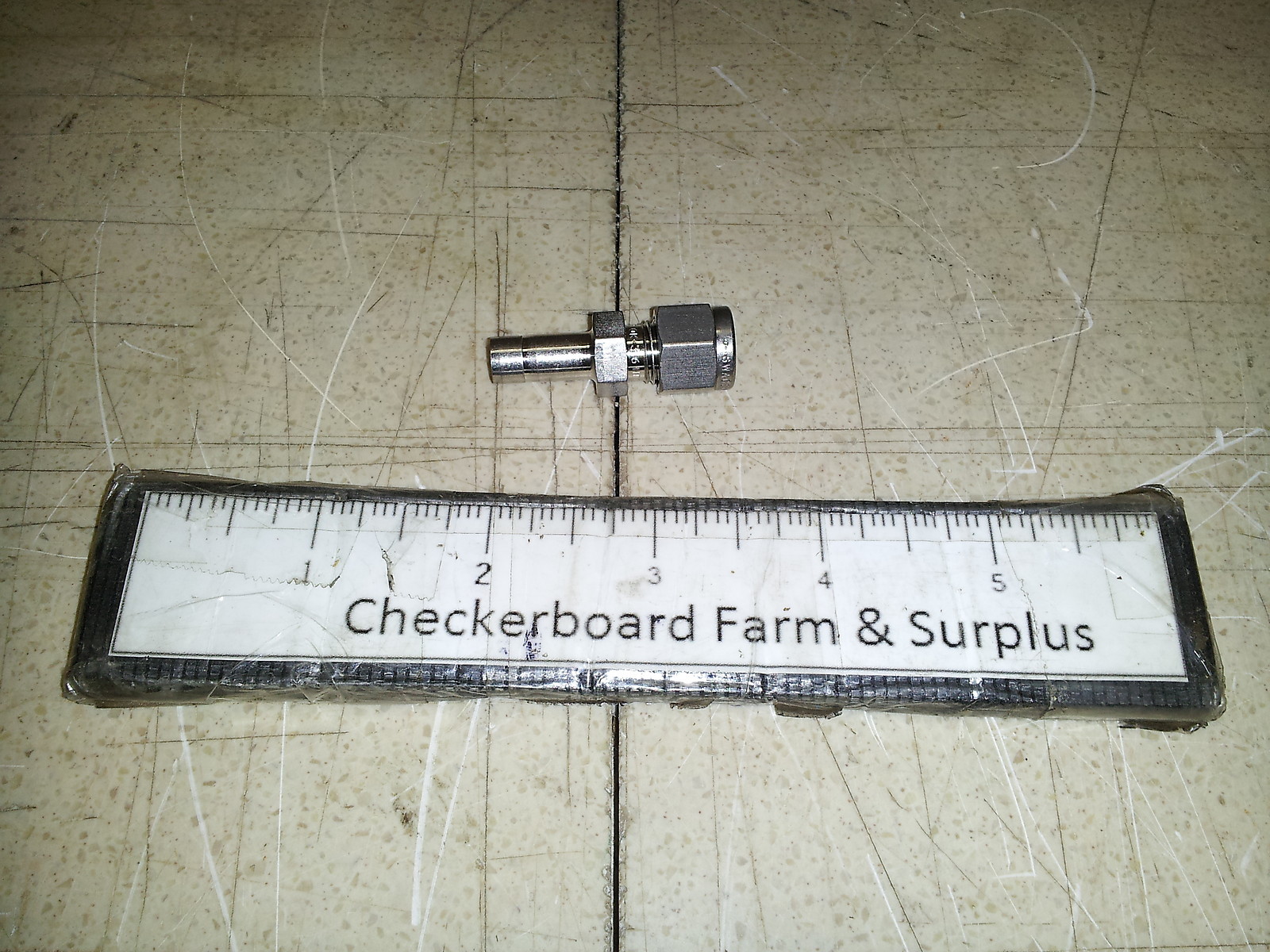 NOS Swagelok Reducing Tube Connector Fitting Stainless SS-400-R-5 5-4TRBZSS