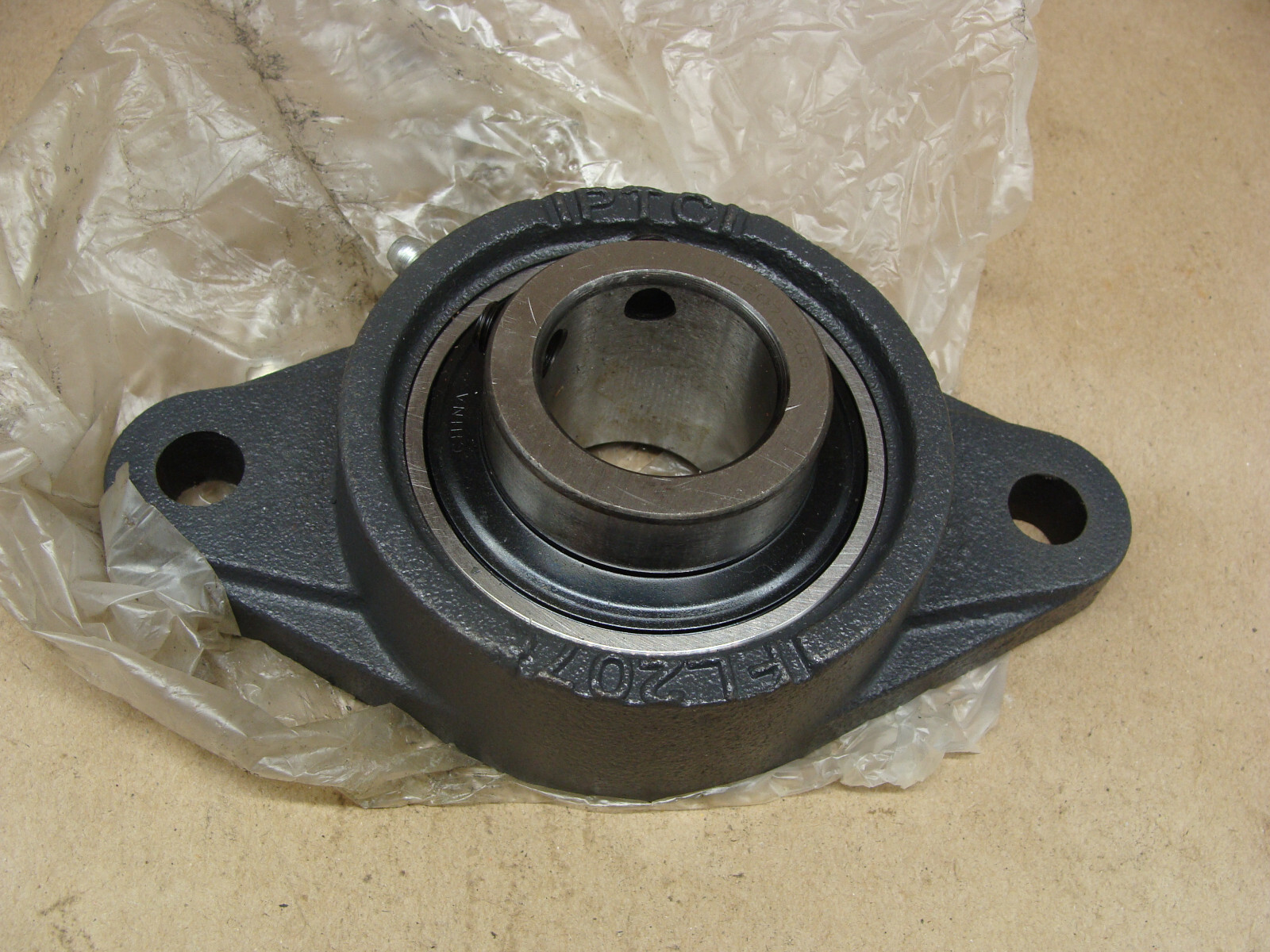 IPTCI 2 BOLT FLANGE BEARING FL207 UC207-20G