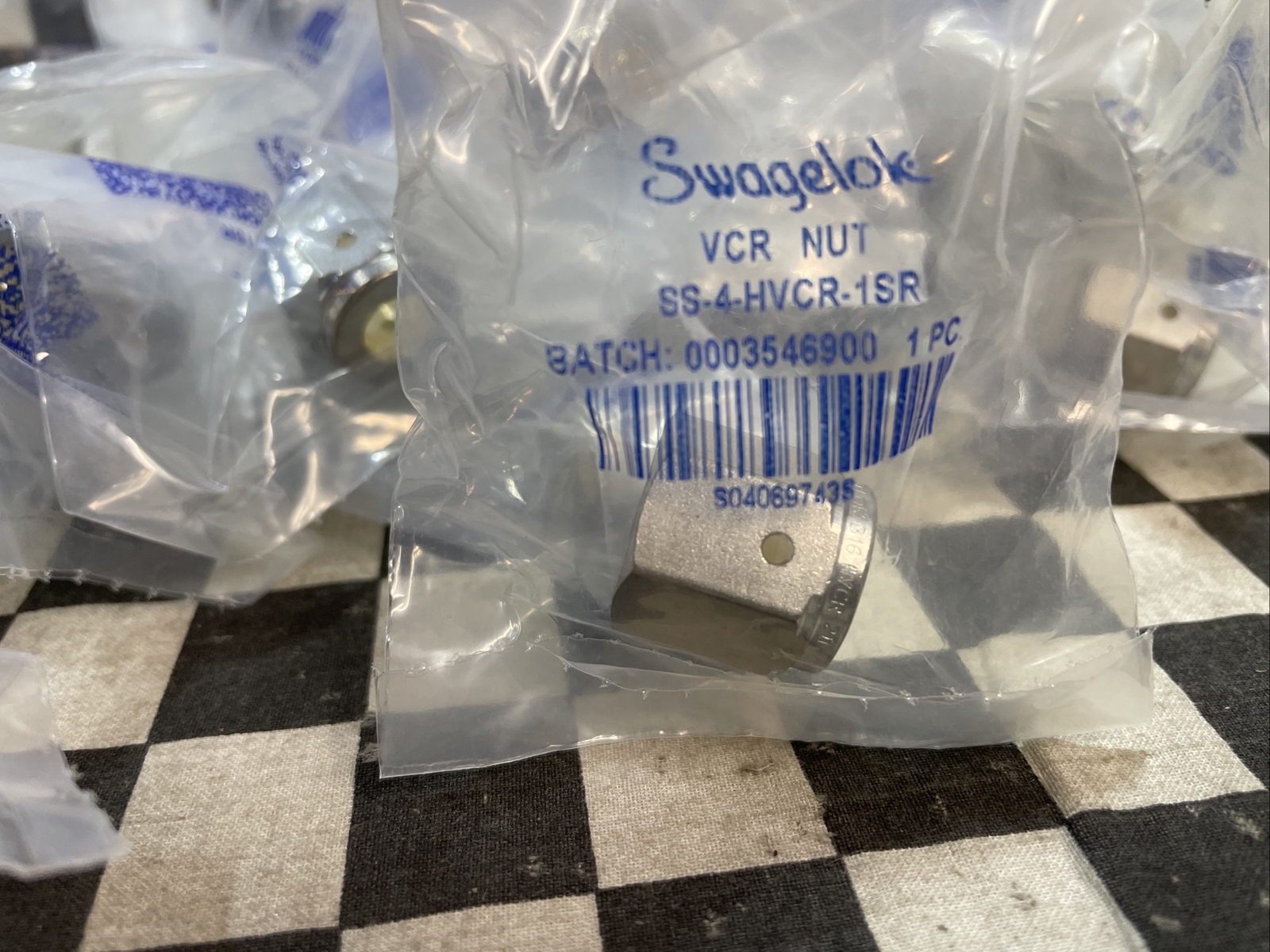 SWAGELOK SS-4-HVCR-1SR, SS4HVCR1SR, High Flow VCR NUT 1/4″, LOT OF 34 #1209T13