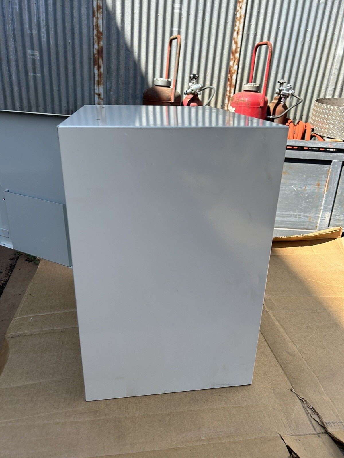 Knaack Weather guard 8311 Lockable Cabinet