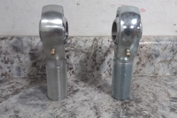 QA1 KML16Z 2 Pk 1 In Bore Dia 2-3/4 In Head OD Precision Greasable Rod End