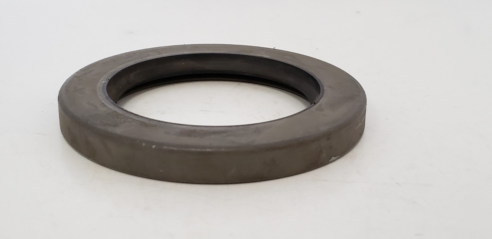CHICAGO RAWHIDE 25091 SINGLE LIP SHAFT SEAL W/SPRING, 2.5 x 3.751 x 0.438″, NNB