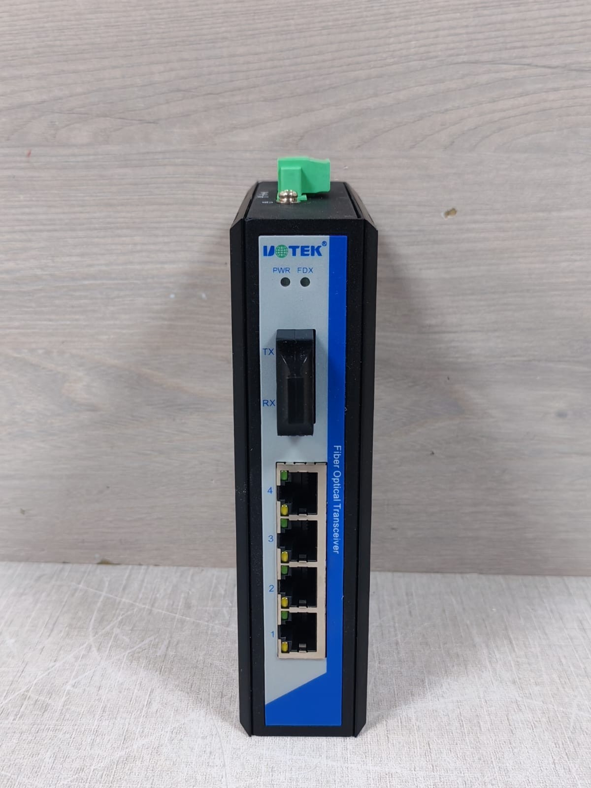 UOTEK UT-2604GSM-SC 4-Port 1000M Network Fiber Optical Transceiver