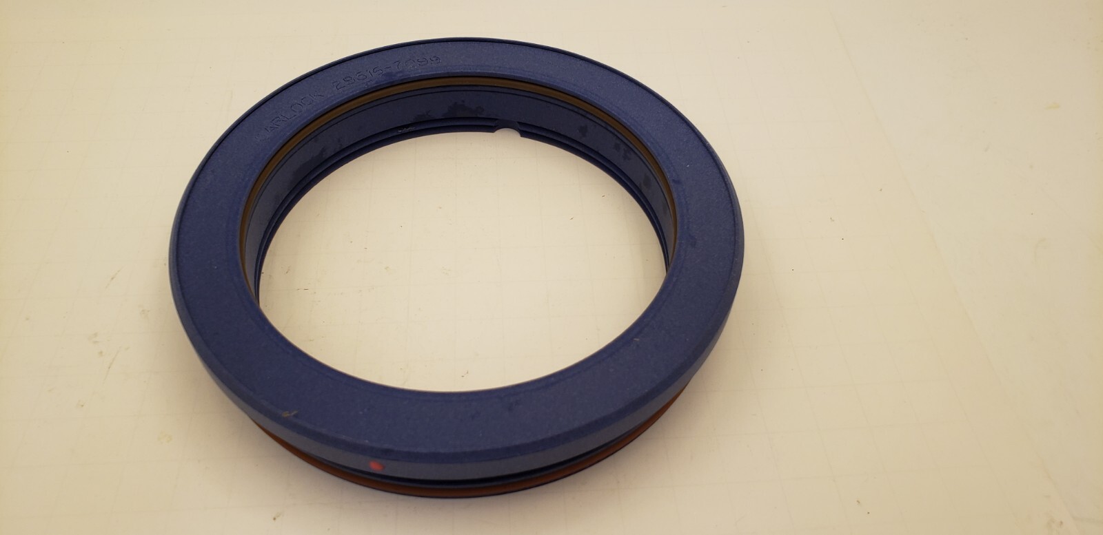 KLOZURE GARLOCK 29516-7099 ISO-GARD BEARING ISOLATOR, 4.438″x5.543″x0.994″, NIB