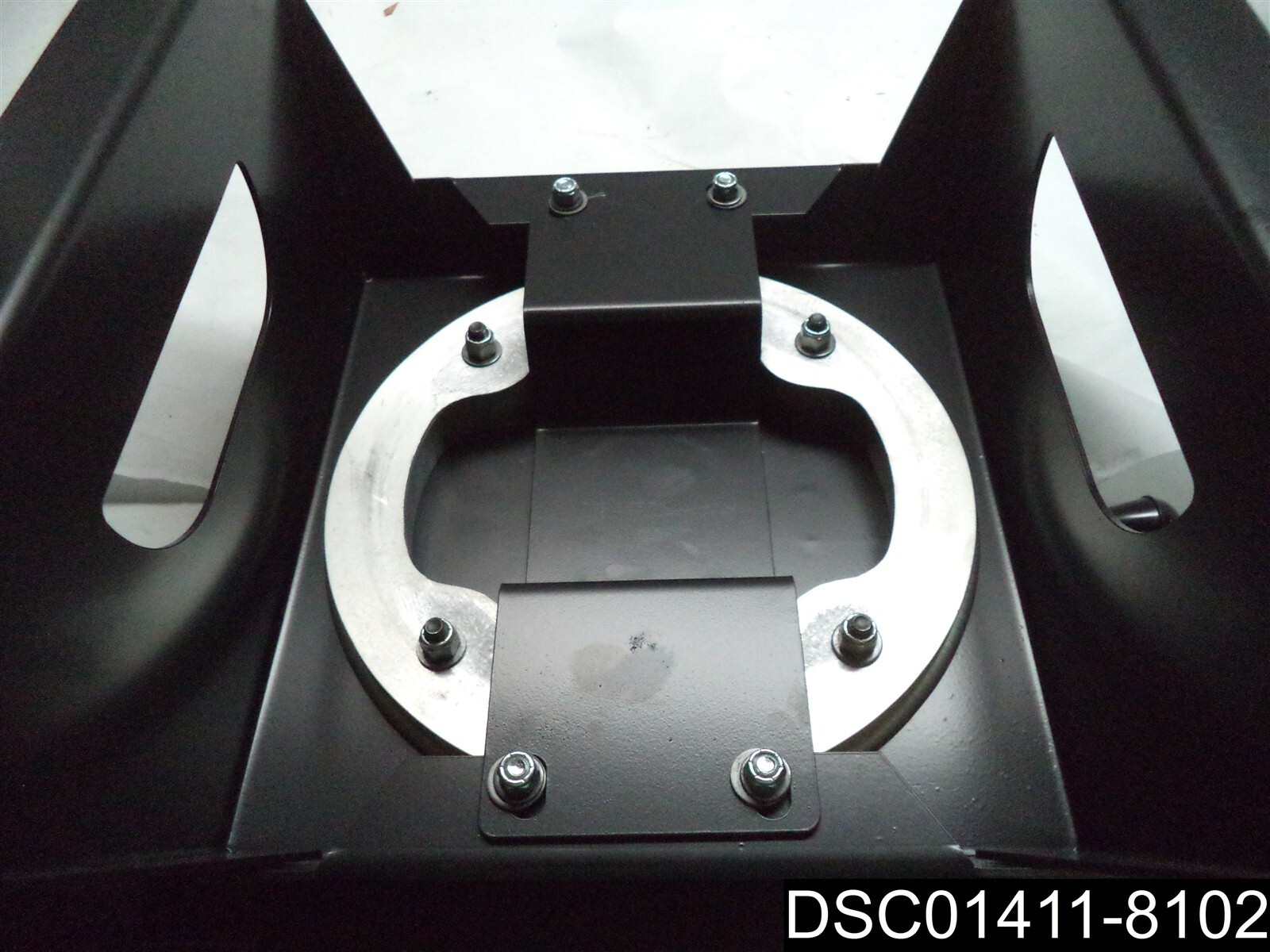 C-WM 1934, 17-1/2″ X 17-1/2″ X 9-3/4″ TURN TABLE LOCKING BASE