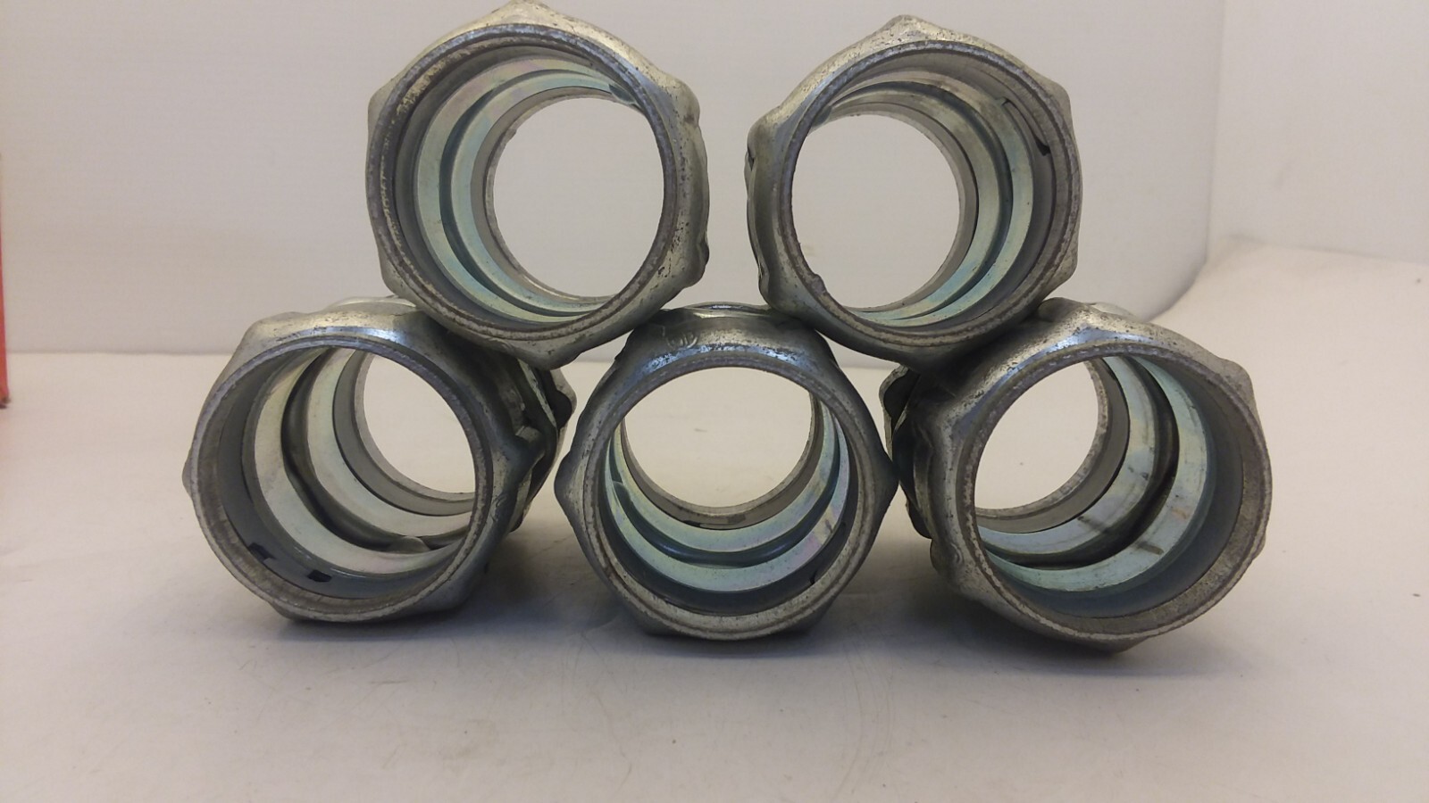 THOMAS & BETTS 78-6210-05420 STEEL EMT COUPLINGS RAINTIGHT 1.25″ BOX OF 5 NIB
