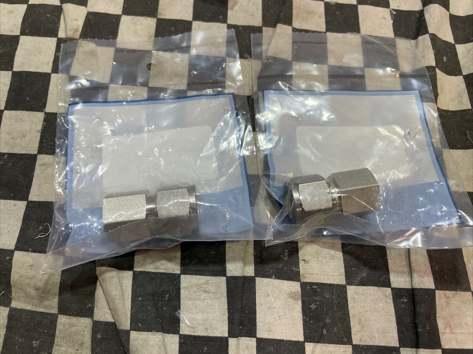SWAGELOK TEE 1/2″, SS-810-3SC11 & SS-810-7-4SC11, LOT OF 4, SHIPSAMEDAY#1623AJ
