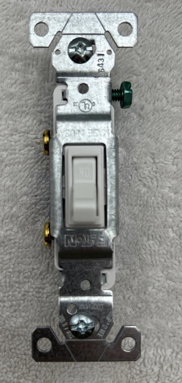 Eaton NSB 1301-7W-10 (5) Boxes of 10 Single Pole Toggle Switches 2 open 3 Sealed