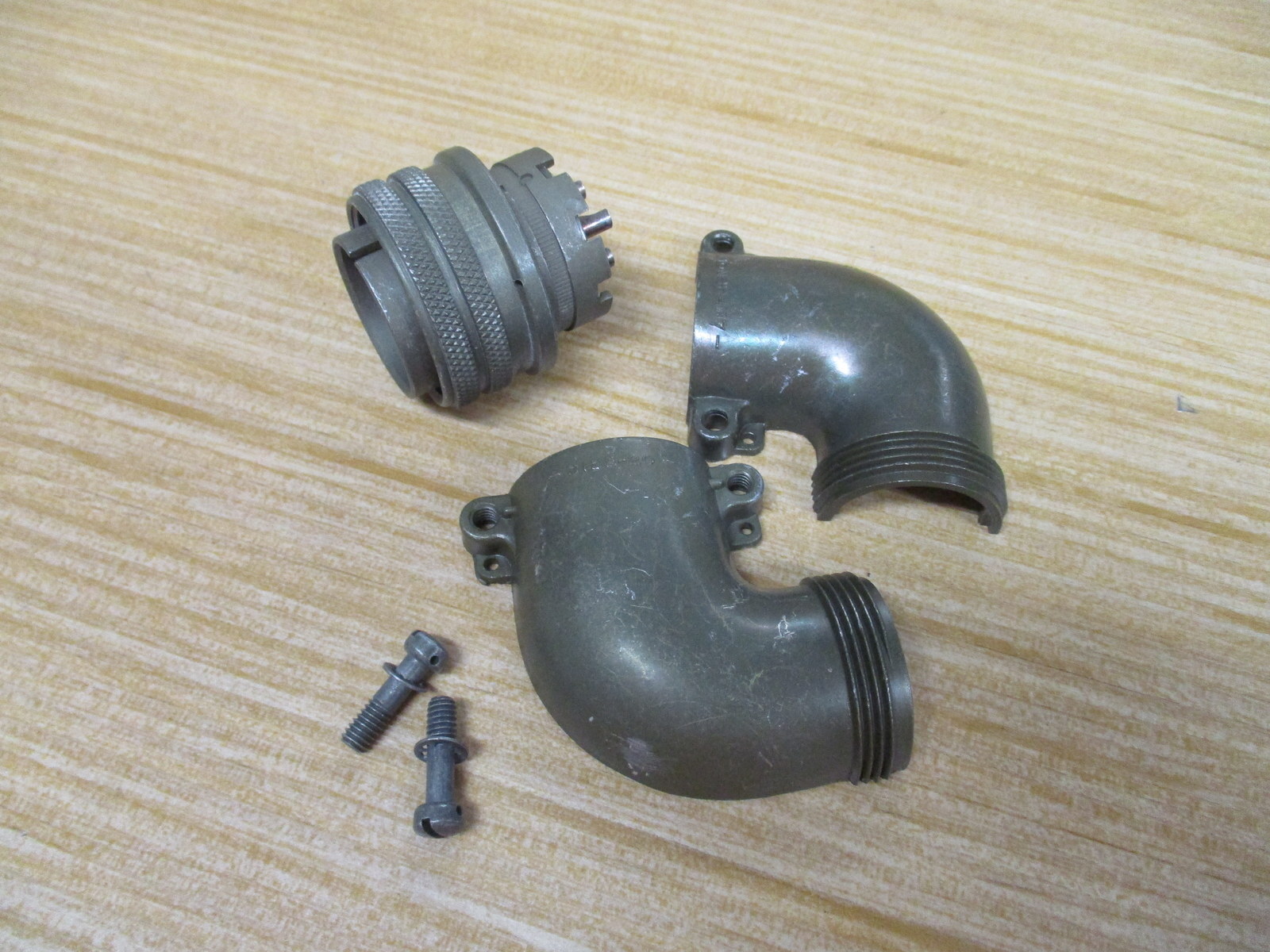 Amphenol 3108B-20 90° Circular Connector 3108B20