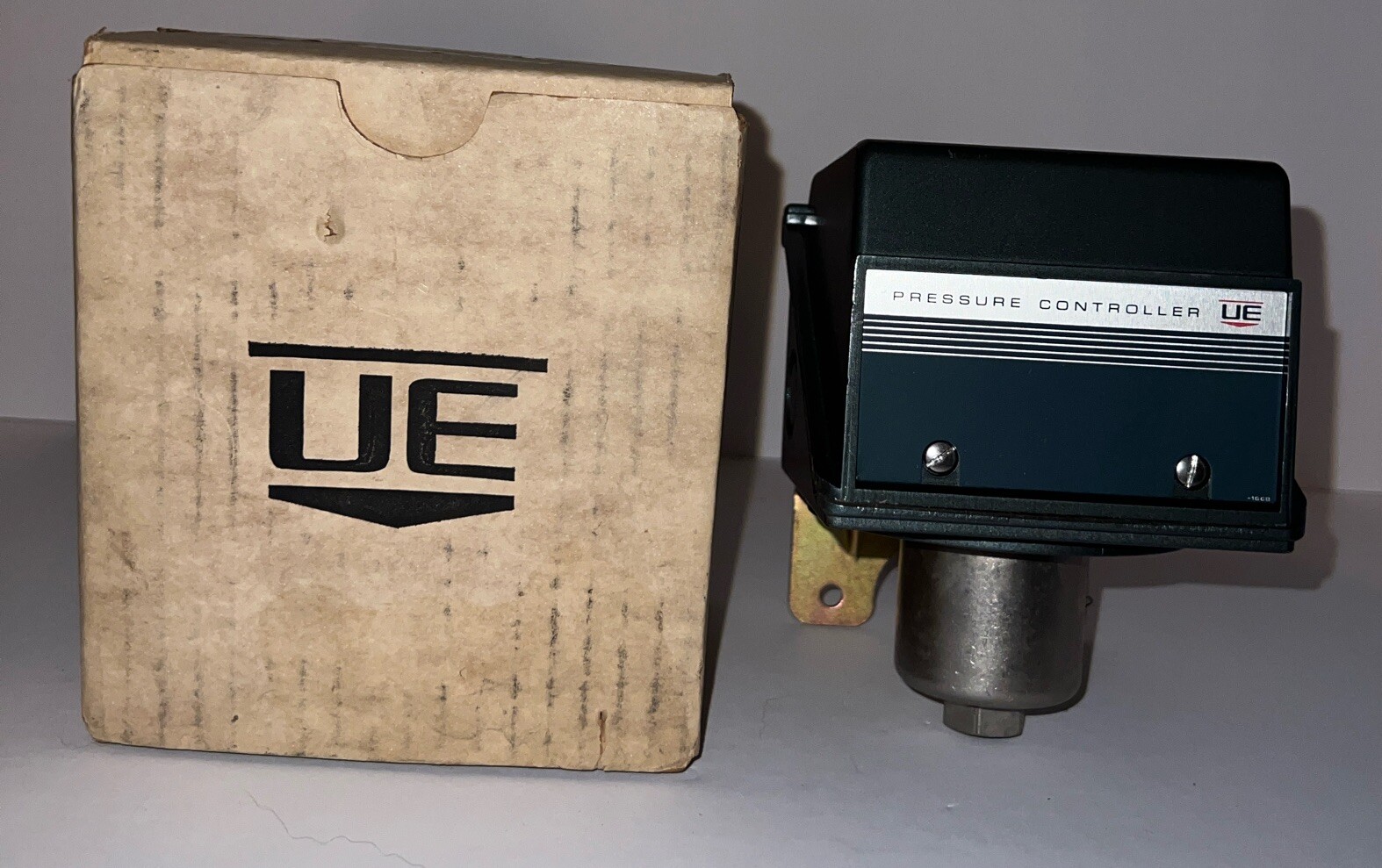 UE UNITED ELECTRIC J303 7921 9914 156 PRESSURE SWITCH NEW