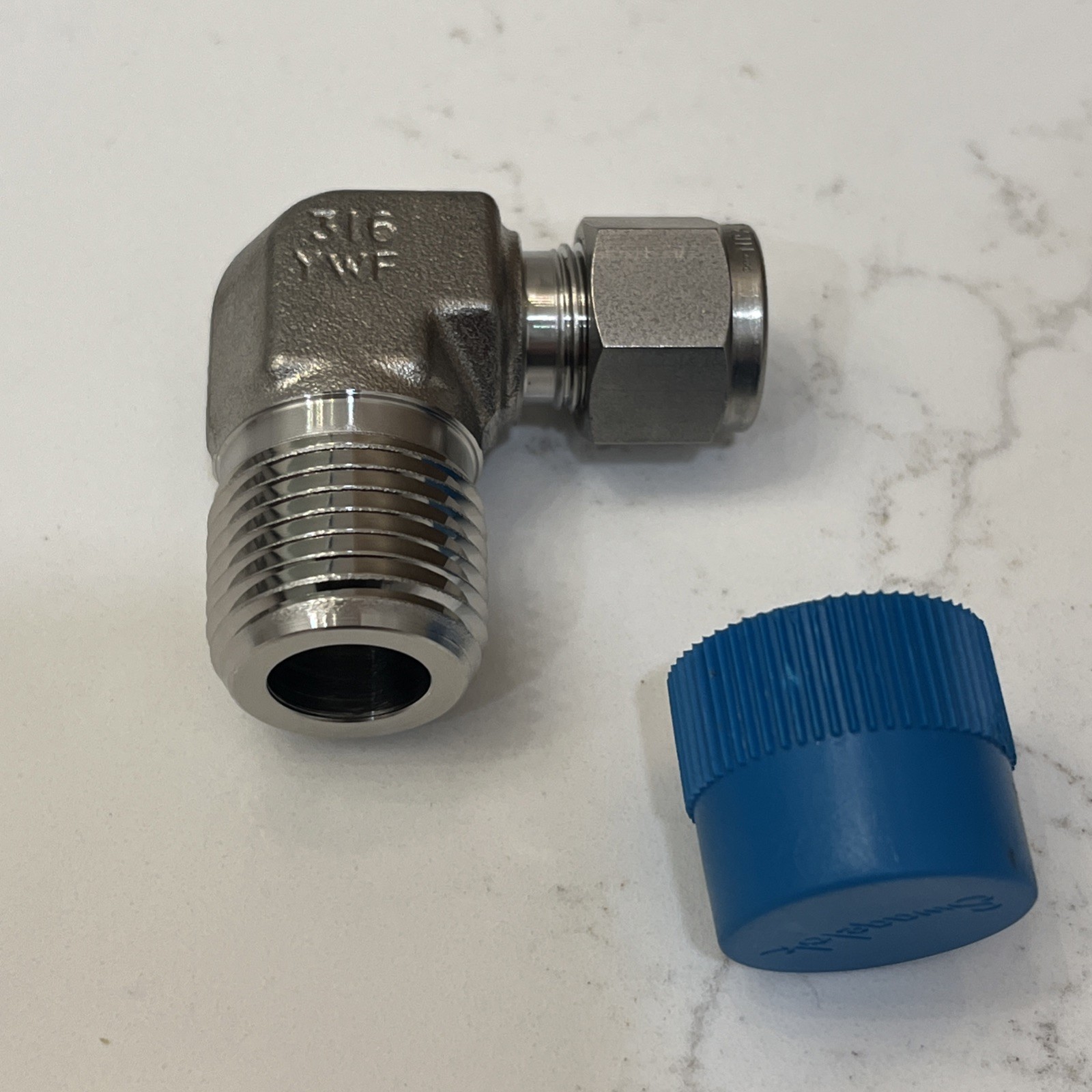 LOT OF 27 NEW SWAGELOK 3/8″ OD Tube X 1/2″ Male NPT ELBOW CONNECTORS SS-600-2-8