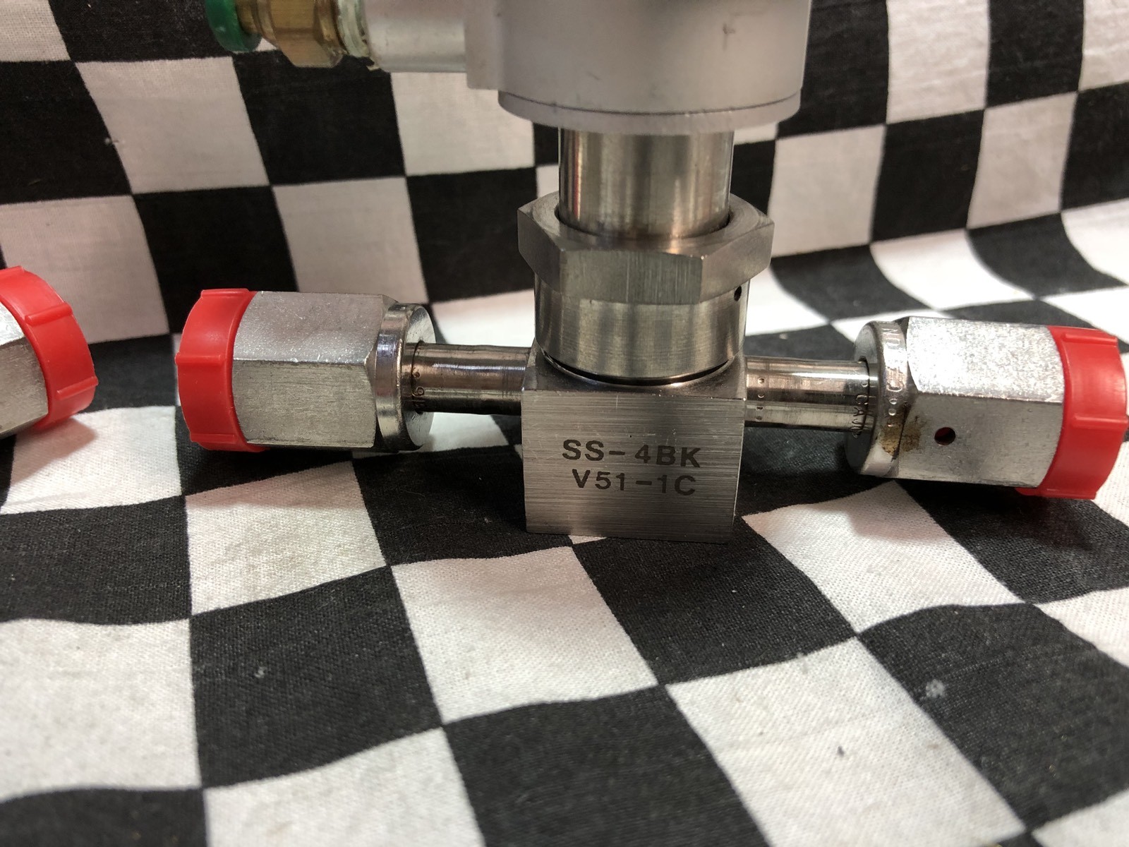 2X SWAGELOK Diaphragm Sealed Valve 1/4″ FVCR , SS-4BK-V51-1C, SHIPSAMEDAY#1653Q3