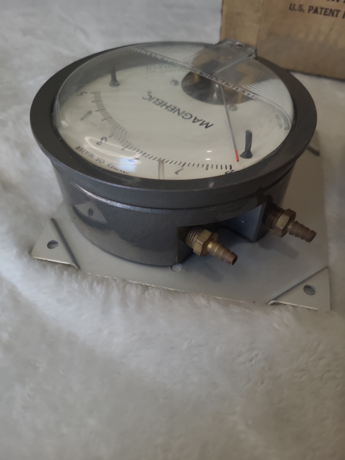 Dwyer 2301 Magnehelic Series 2000 Differential Pressure Gauge, Range 0.5-0-0.5WC