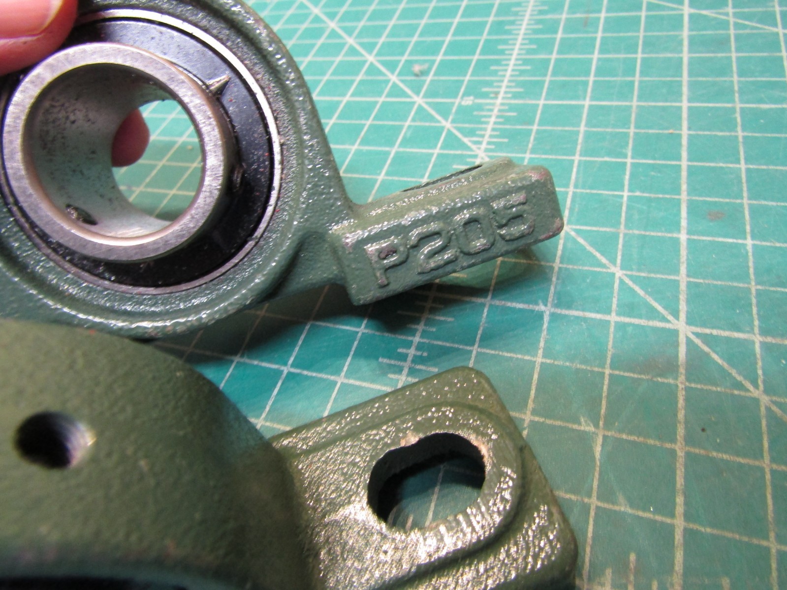 2 – NEW P205 2 Bolt Pillow Block 1” Shaft size W/ Bearing. Unbranded – Out of th