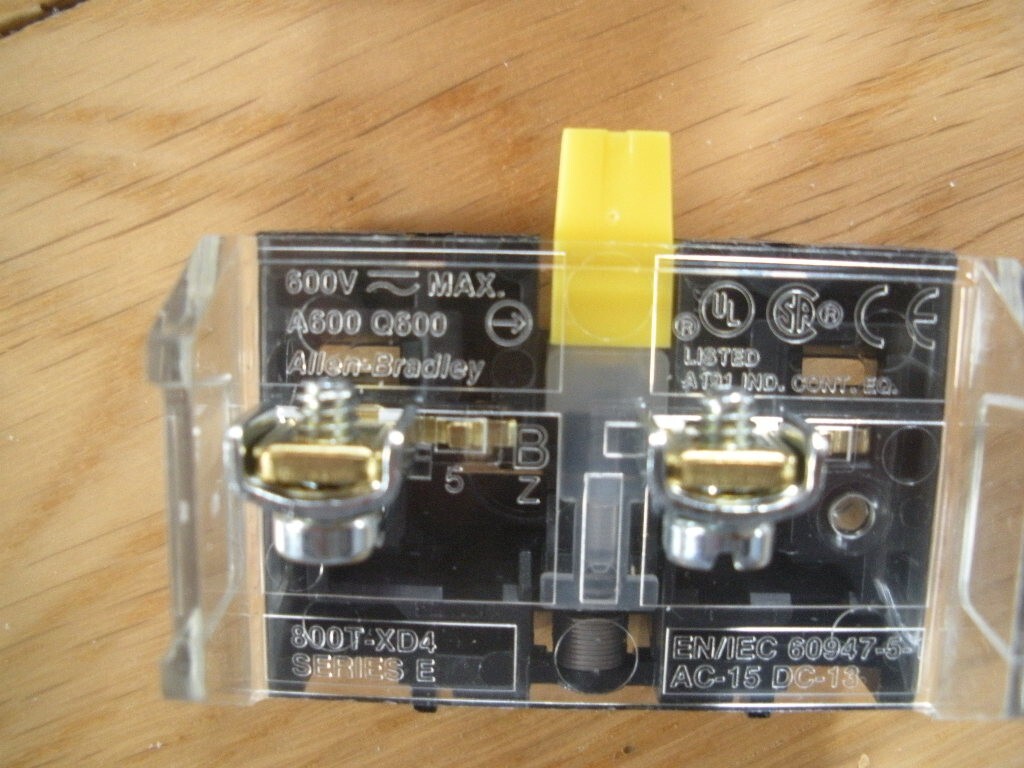 NEW ALLEN BRADLEY, 800TC-N374 MODULE + NEW 800T-XD4 SER E.
