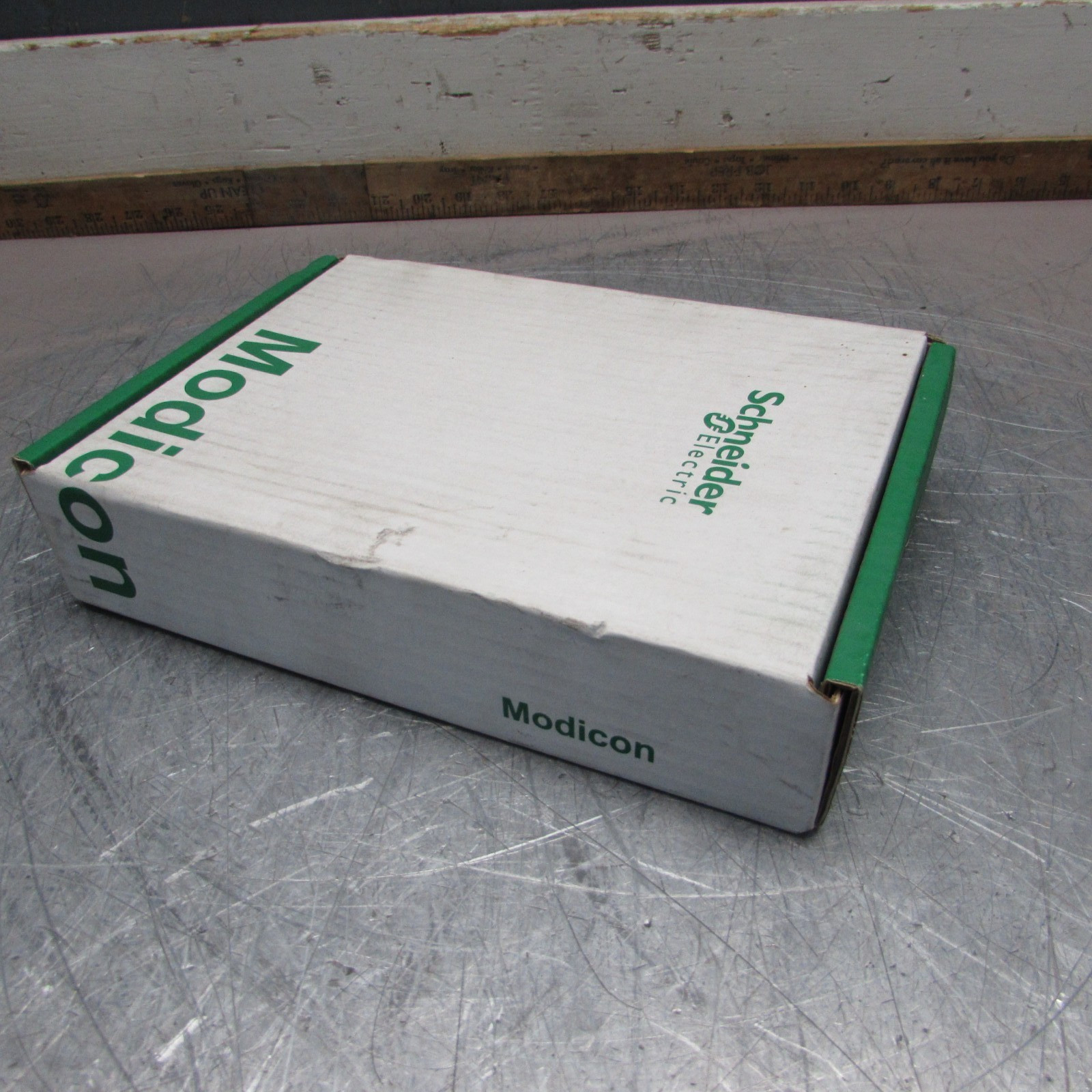 NEW! SCHNEIDER 170ADI35000 , 32pt DIGITAL INPUT , 24VDC, SEALED! MAKE OFFER!