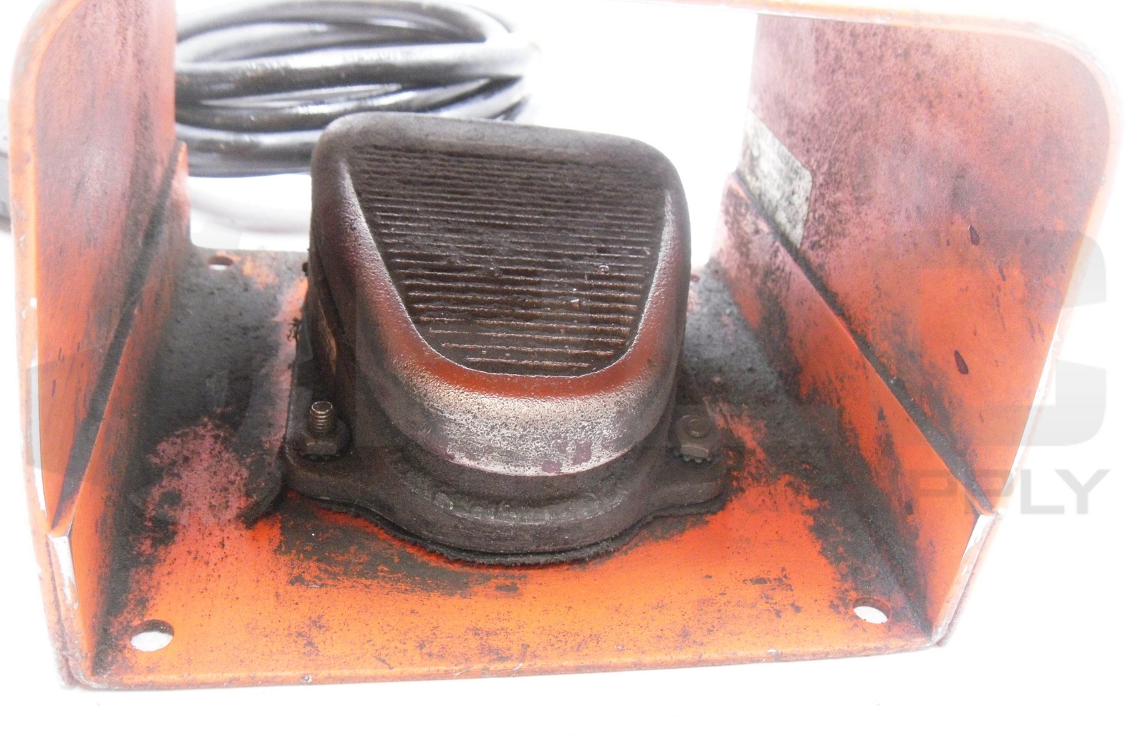 LINEMASTER 522-B14 FULL GUARD FOOT SWITCH