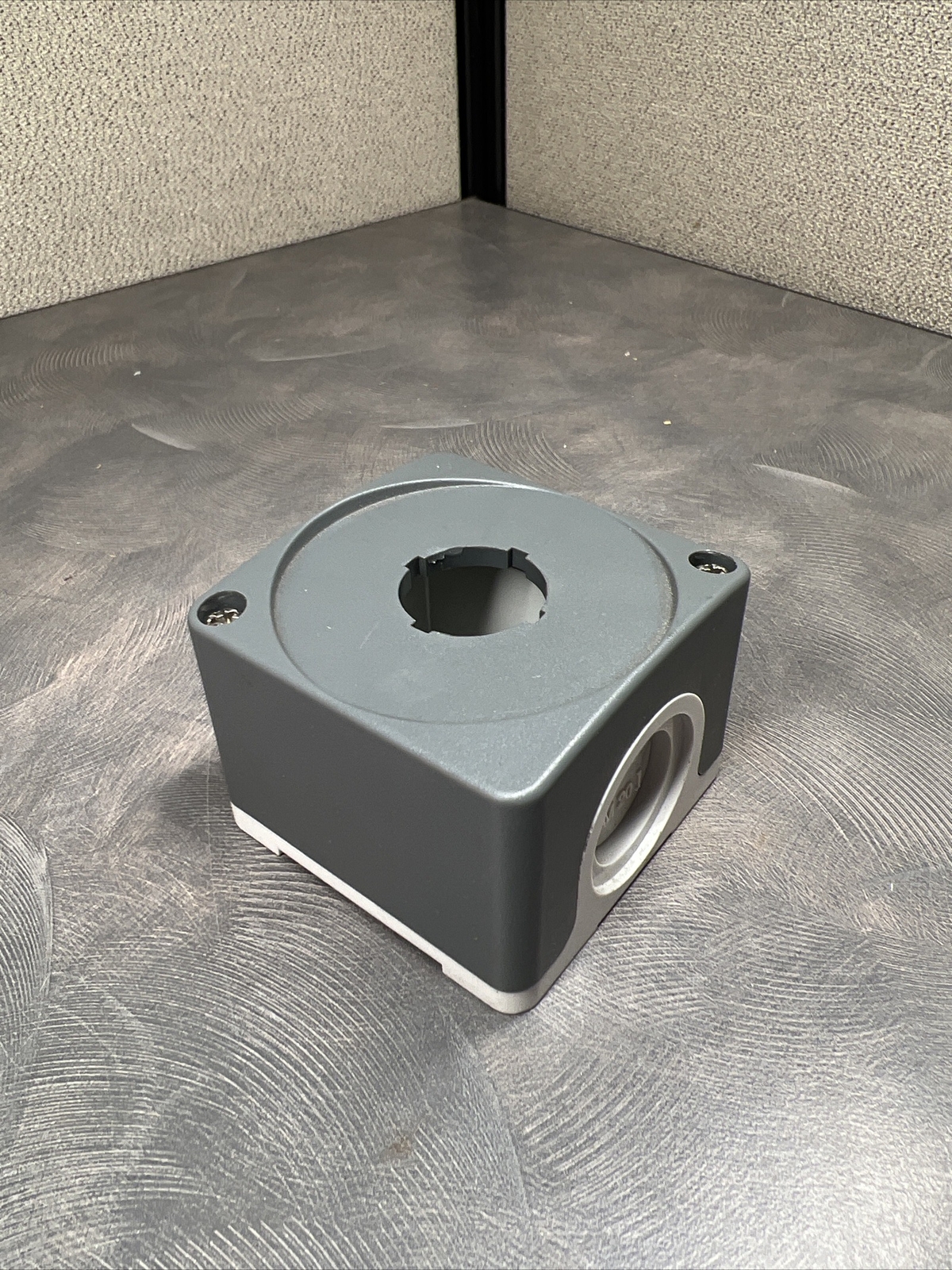NEW NEVER USED ABB CEP1-0 COMPACT PUSHBUTTON / ESTOP BOX