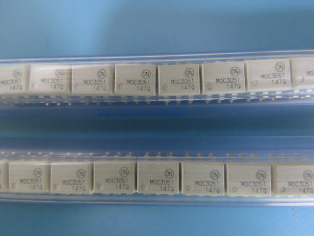 onsemi MOC3051SM Qty of 6 per Lot Optoisolator Triac Output 4170Vrms 1 Channel