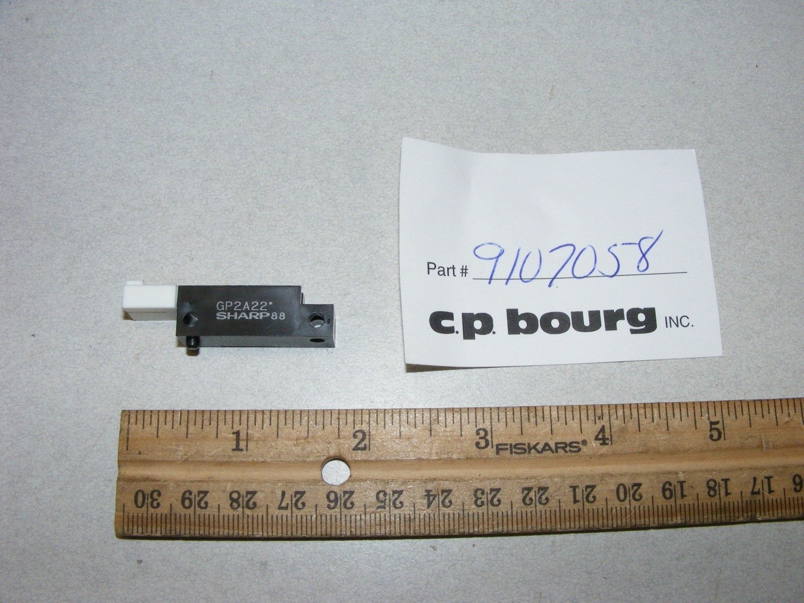 C.P. Bourg 9107058 Sensor , Sharp GP2A22 (a75)