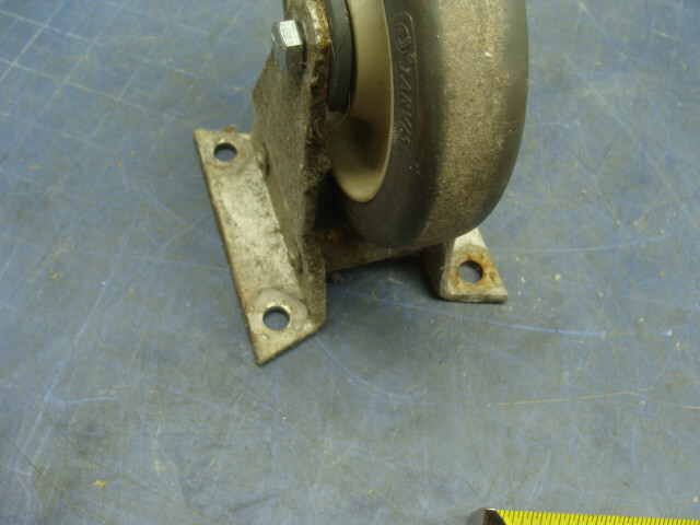 SET OF 4 JARVIS 5″ X 1-1/4″ CASTERS (2) STATIONARY & (2) SWIVEL (1) DIFF. MOUNT