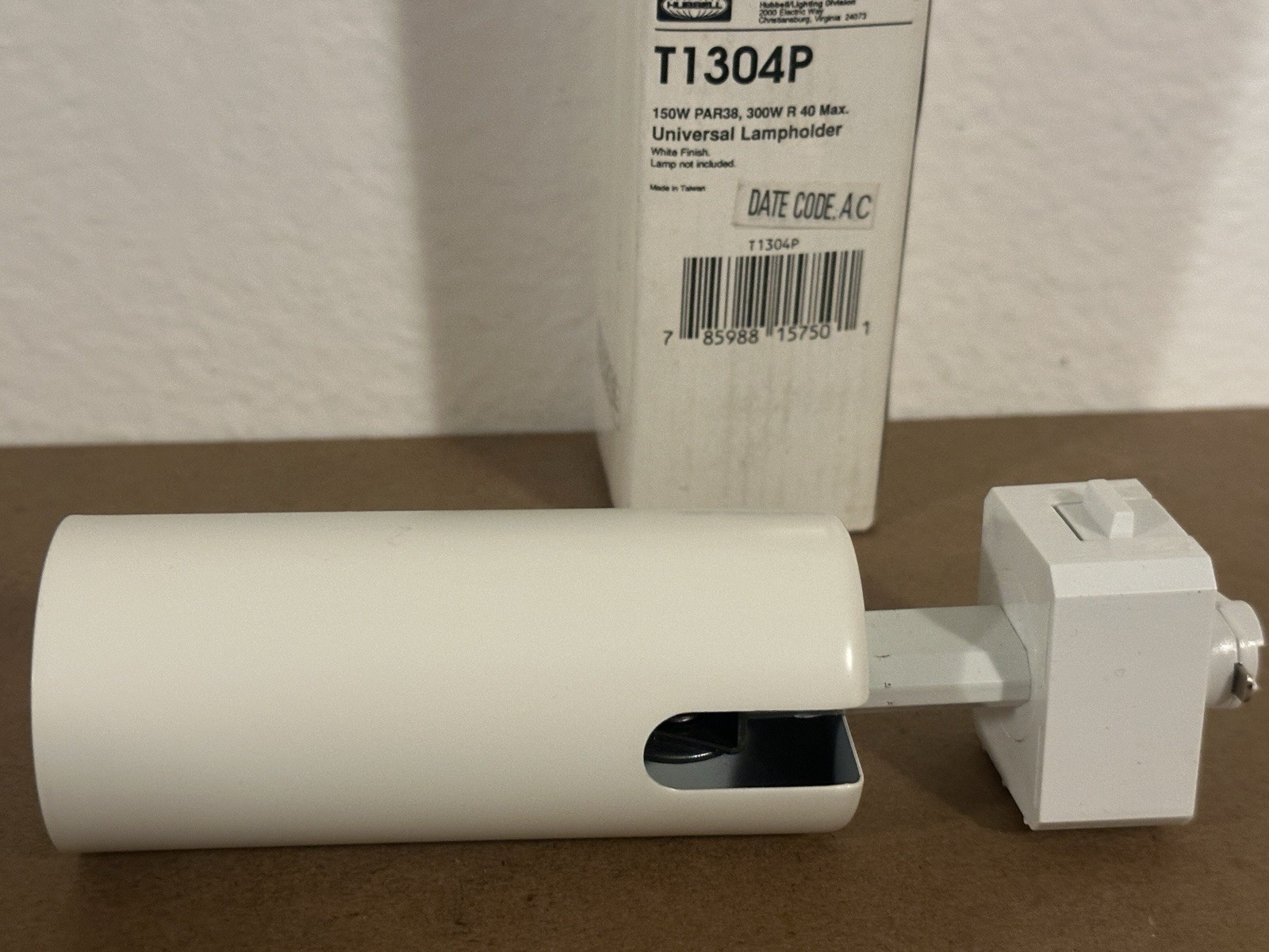 Hubbell T1304P Universal Lampholder Marco
