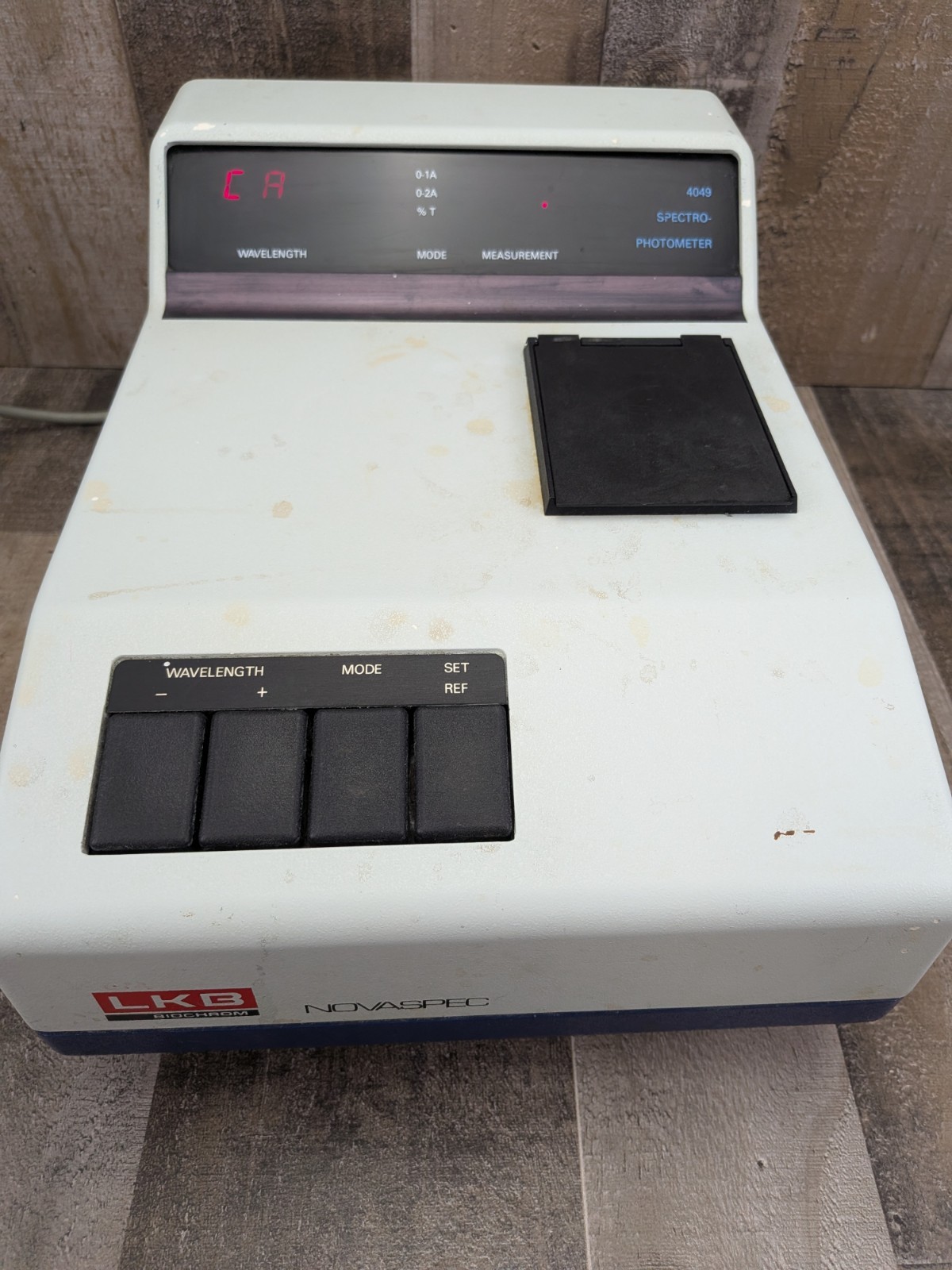 LKB Biochrom 4049 Novaspec Spectrophotometer Photometer