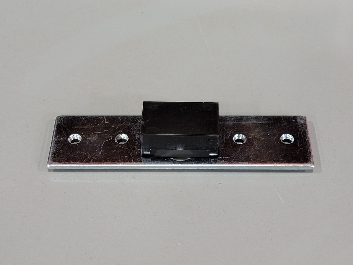 SURPLUS NEW ADAMS RITE 4902-01-630 Stainless Steel Deadlatch Strike – Unknown