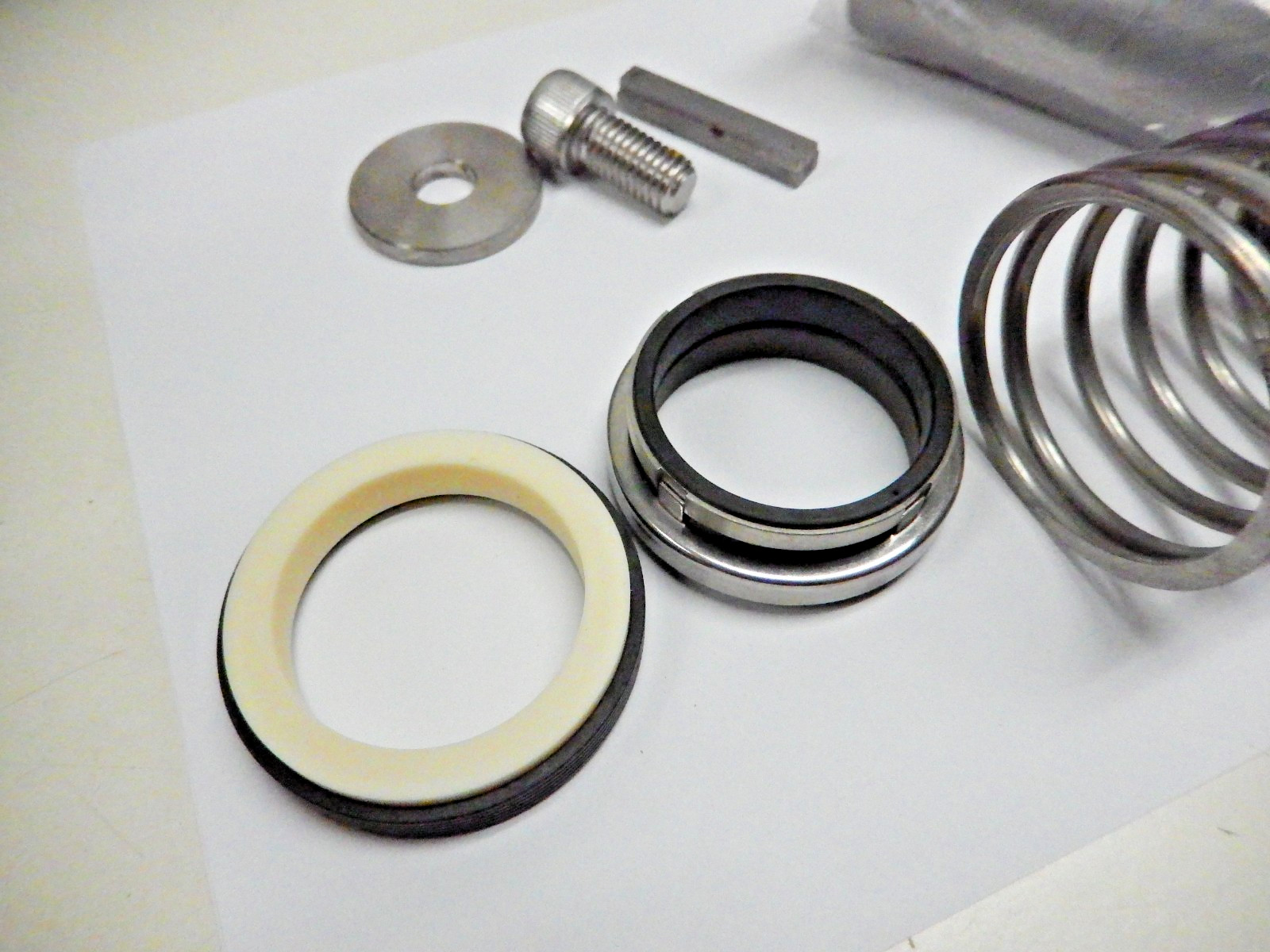 05017069H303 Pump Shaft Sleeve and 14032700 Seal 1-3/4″ OD x 1-3/8″ ID x 3-7/8″