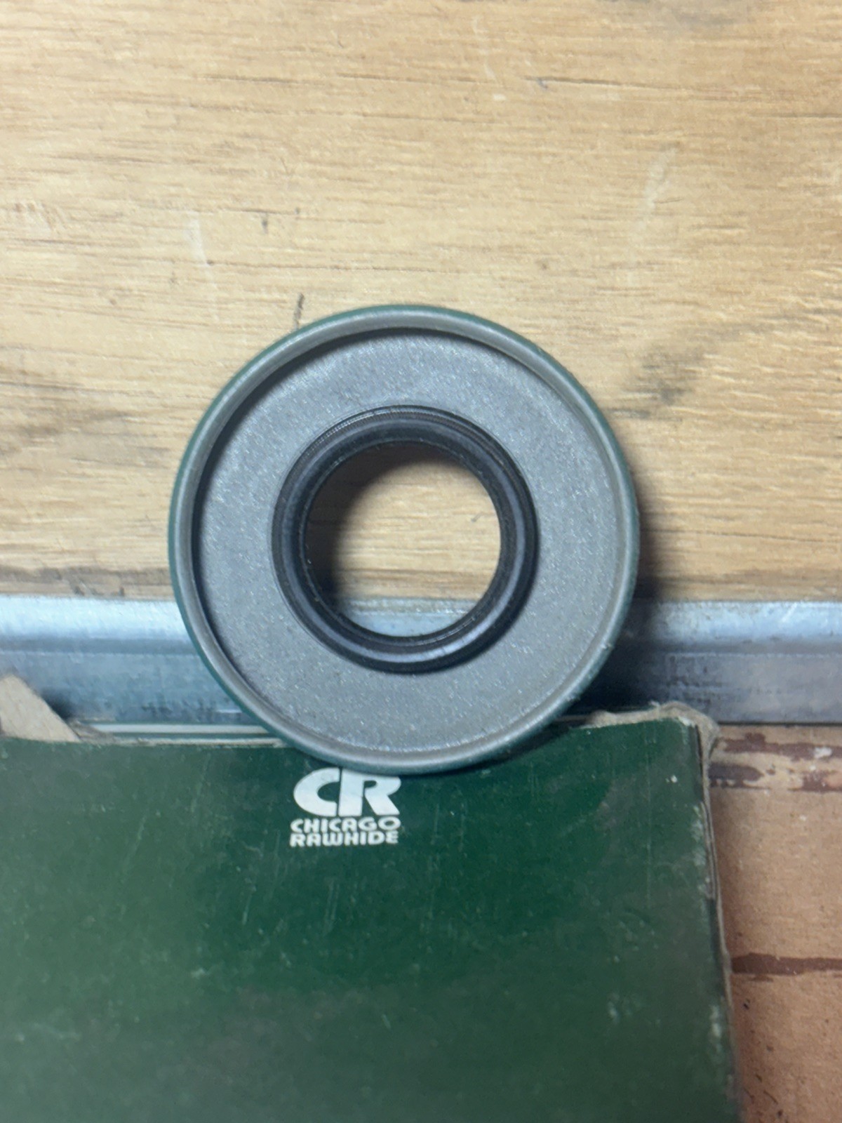 Chicago Rawhide-CR- SKF New Aftermarket OIL SEAL 7627 FREE SHIPPING