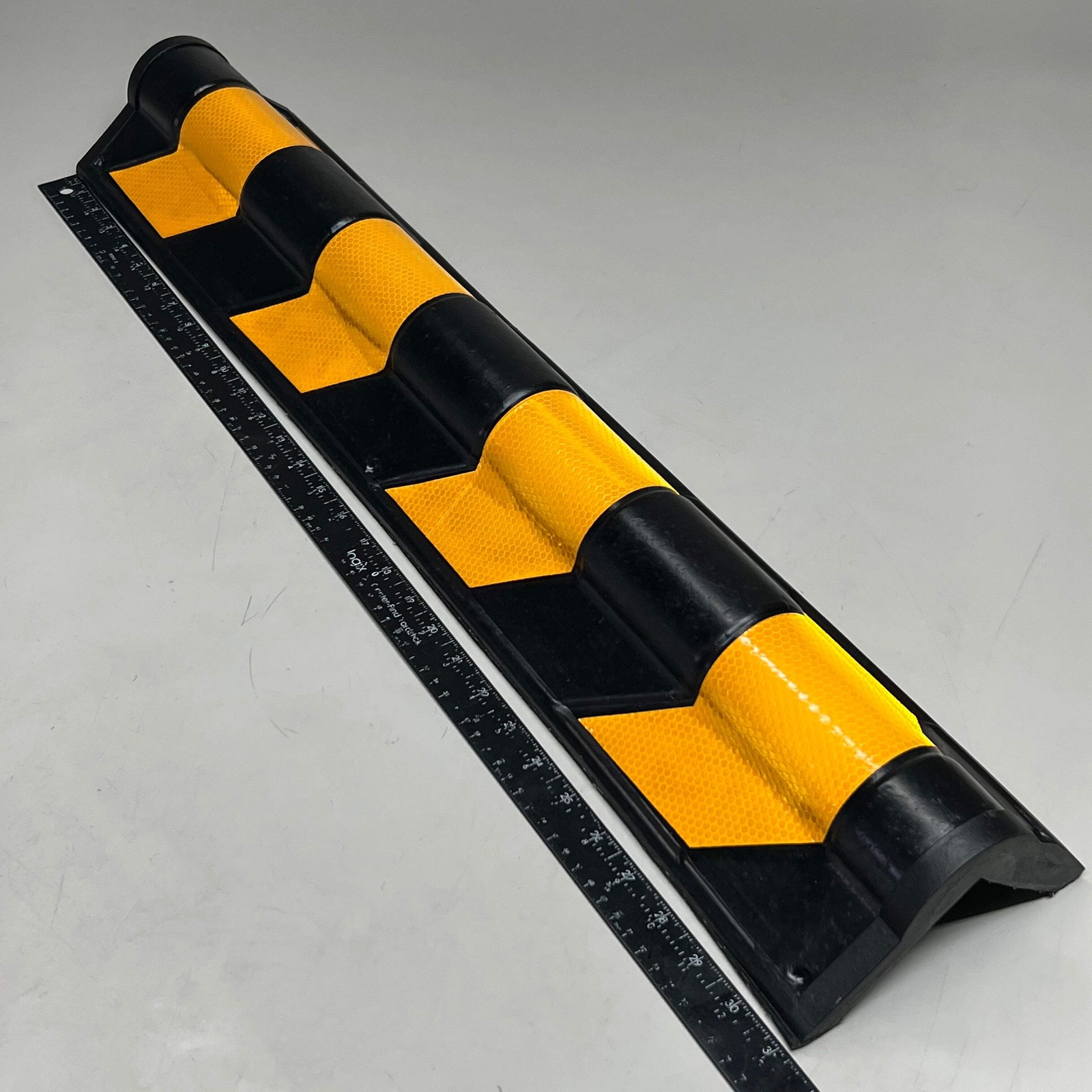 Rubber Corner Guard (10 Pcs) Sz 31″ L x 6.5″ W, Black & Yellow