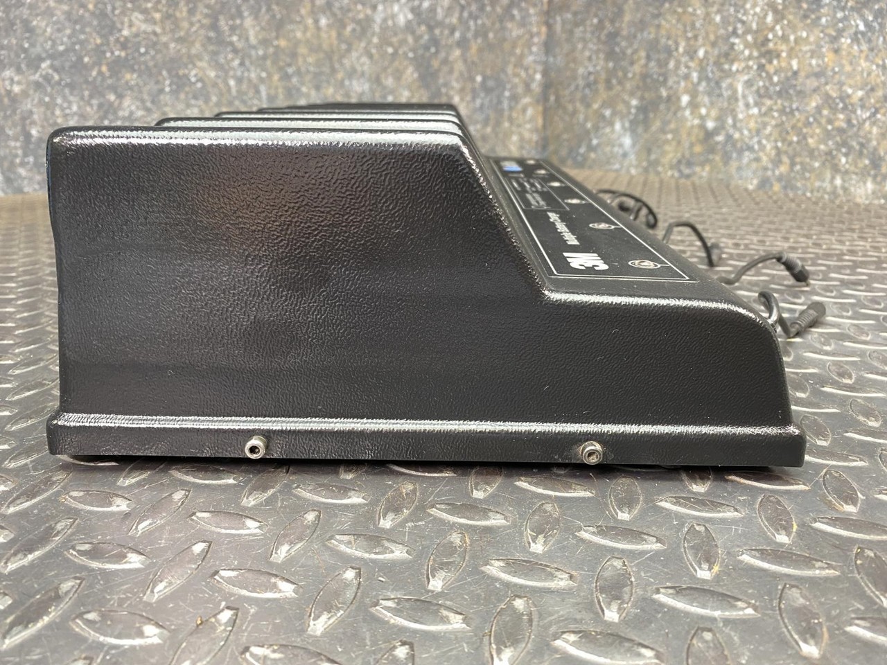 3M Adflo 833206 Six-Bay NiMH Battery Charger 1.4A 7-20VDC