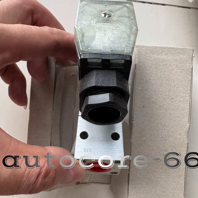 1PC New Danfoss MBC5100 Pressure Switch 061B011066 Fast shipping DHL/Fedex