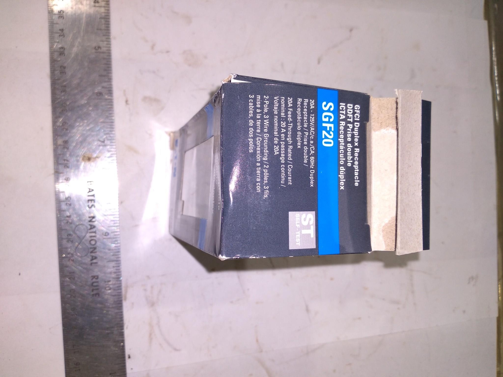 EATON SGF20 GFCI DUPLEX RELEPTACLE 20A 125V AC/CA 60HZ 2POLE 3WIRE ’10 IN BOX’