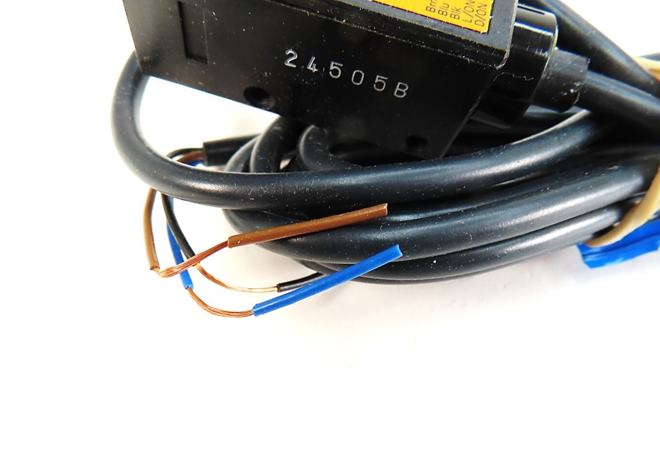 Omron E3S-2DE4 E3S2DE4 Photoelectric Switch ***USA Seller- Fast Shipping*** NEW